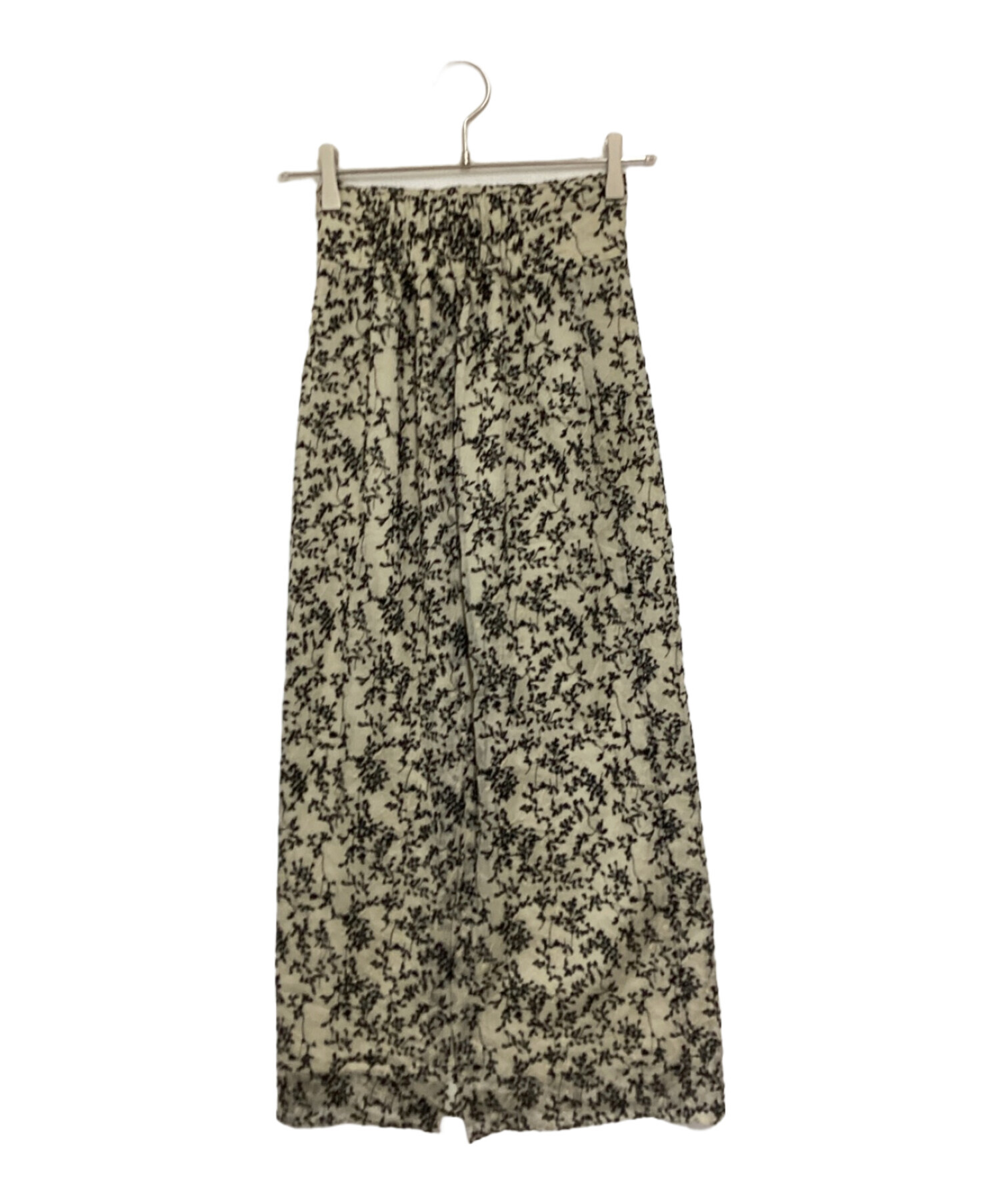 【新品タグ付き】clane floret embroidery skirt CLANE（クラネ）の「【CLANE/クラネ】FLORET EMBROIDERY SKIRT