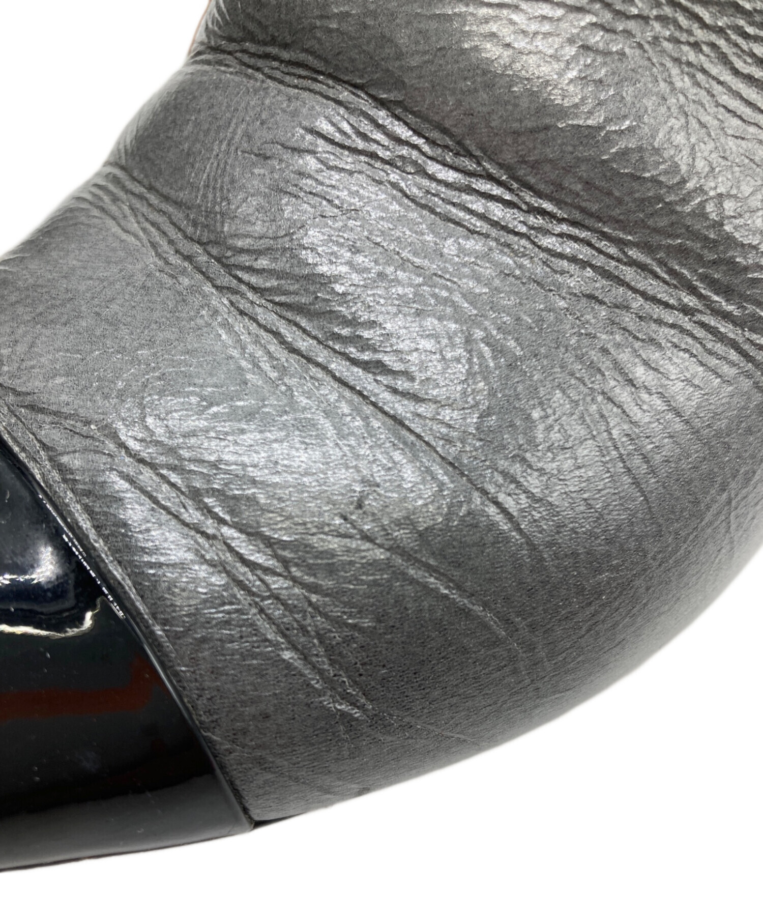 CHANEL グレー ブラック ブーツ　ショート ベーシックなレースアップデザインが飽きない CHANEL ブーツ (CHANEL