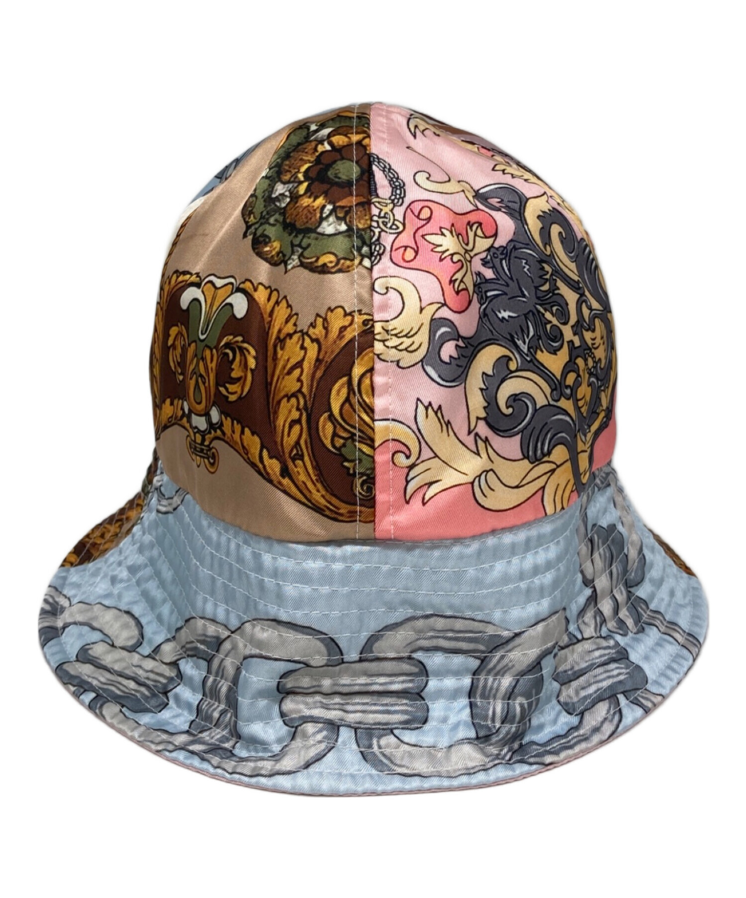 COMME des GARCONS SHIRTの帽子を使った人気ファッション