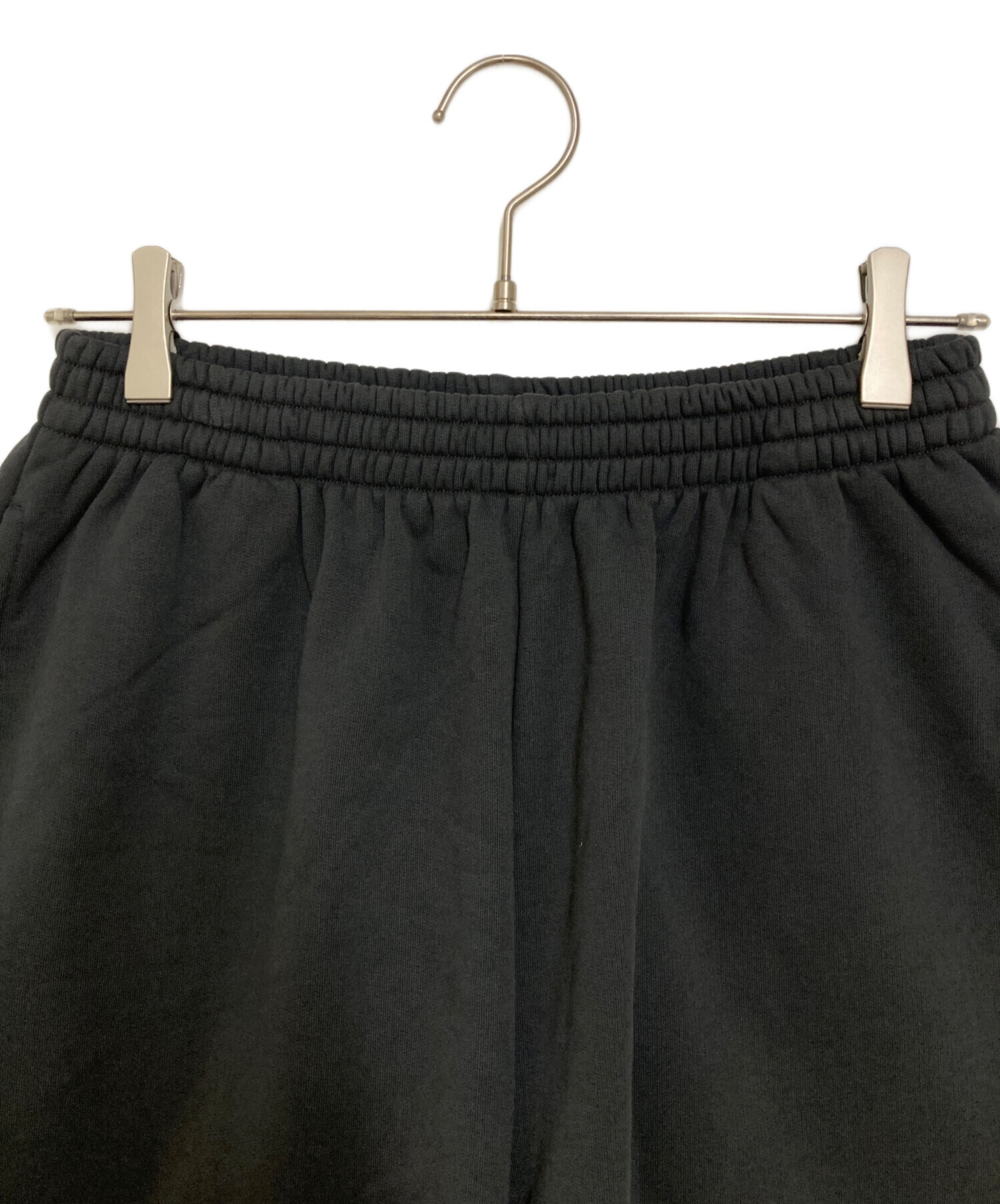 BALENCIAGA ロゴ刺繍 スウェットハーフパンツ BALENCIAGA(バレンシアガ) ロゴ刺繍スウェットショートパンツ674591