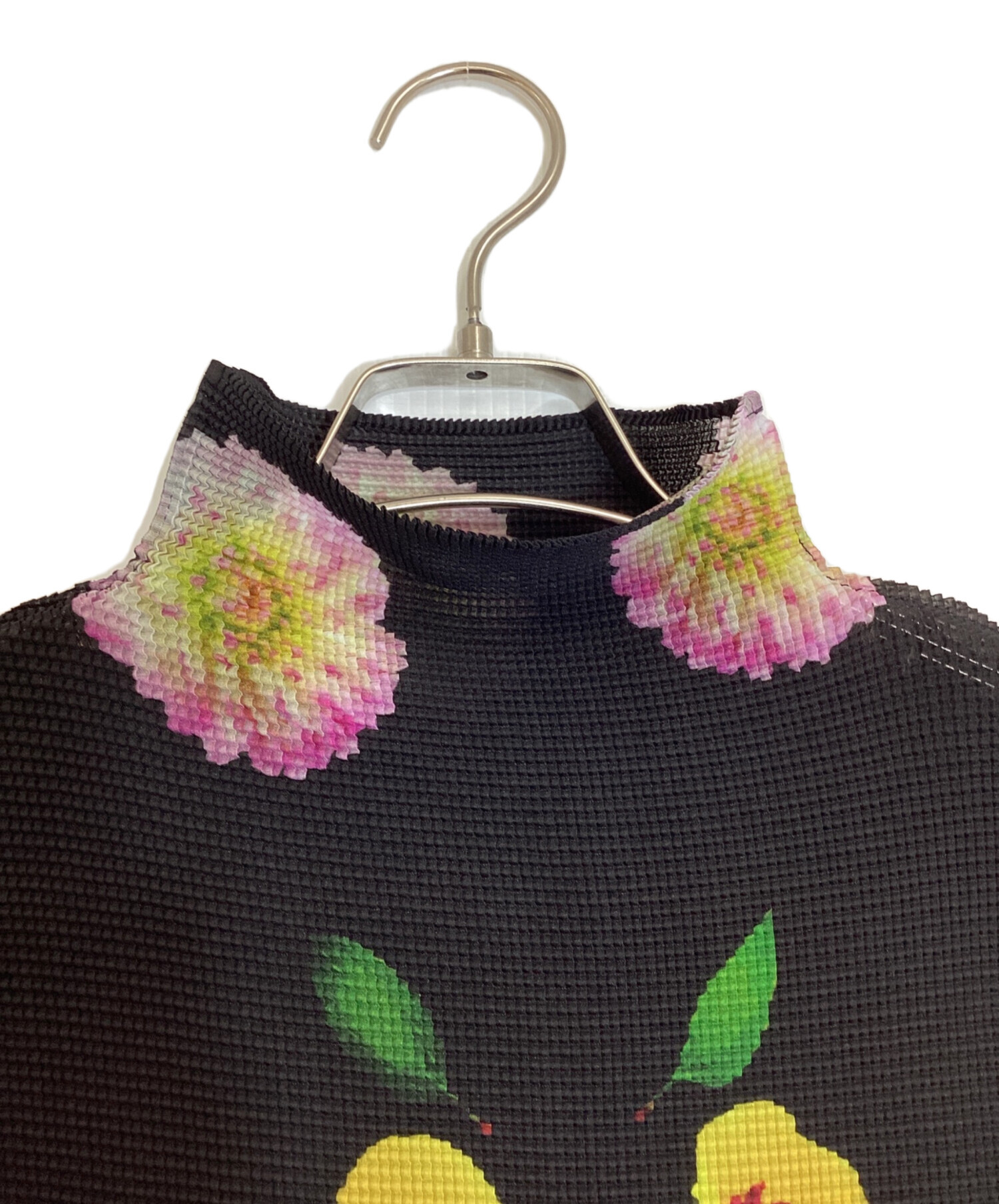 ブランドタグなし me ISSEY MIYAKE ハイネックカットソー 花柄 中古・古着通販】me ISSEY MIYAKE (ミーイッセイ ミヤケ) S/S フラワー