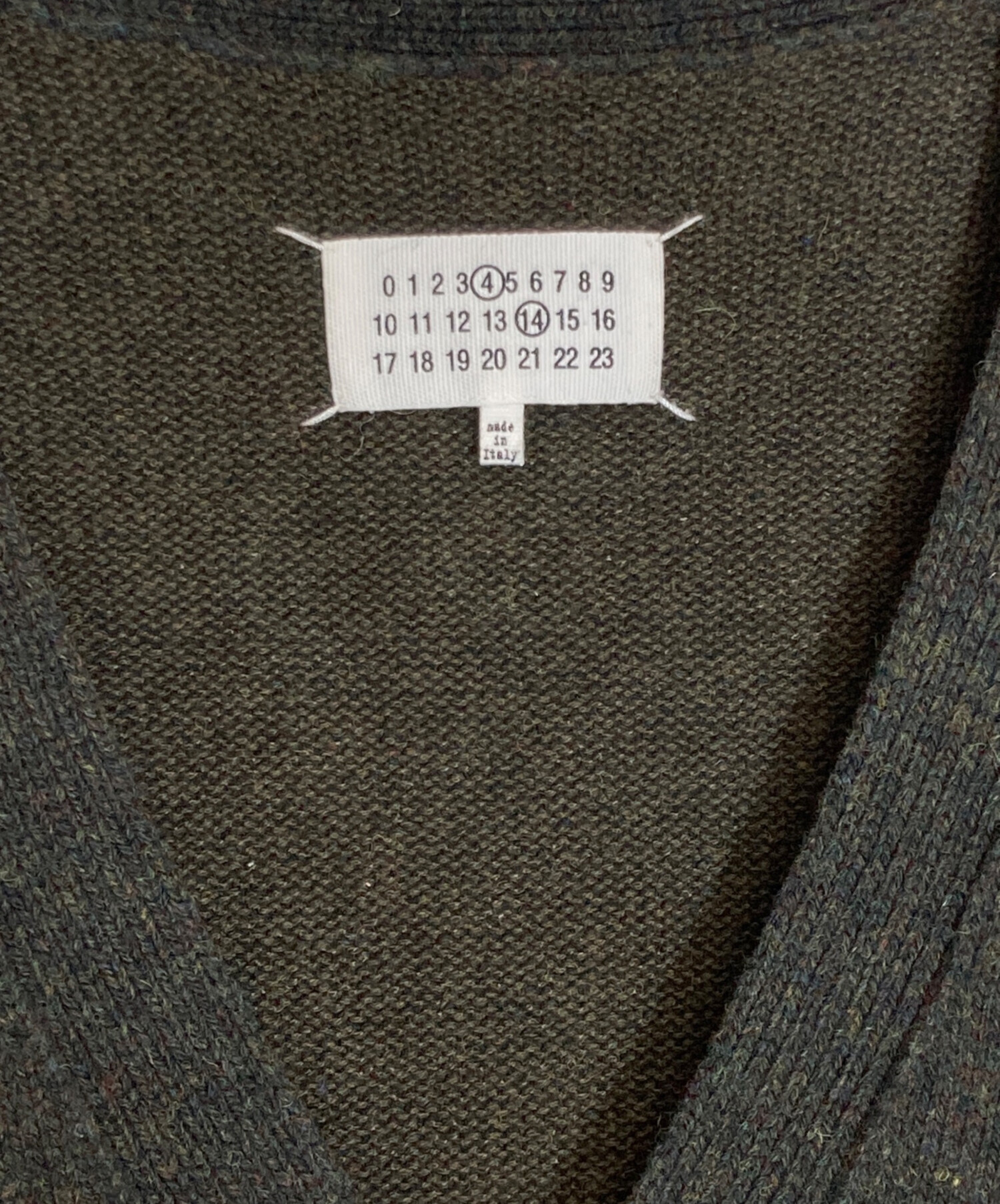 マルジェラ/オリーブグリーン Vネック カーディガン 肘パッチ付き 中古・古着通販】Maison Margiela (メゾンマルジェラ) 5G エルボー