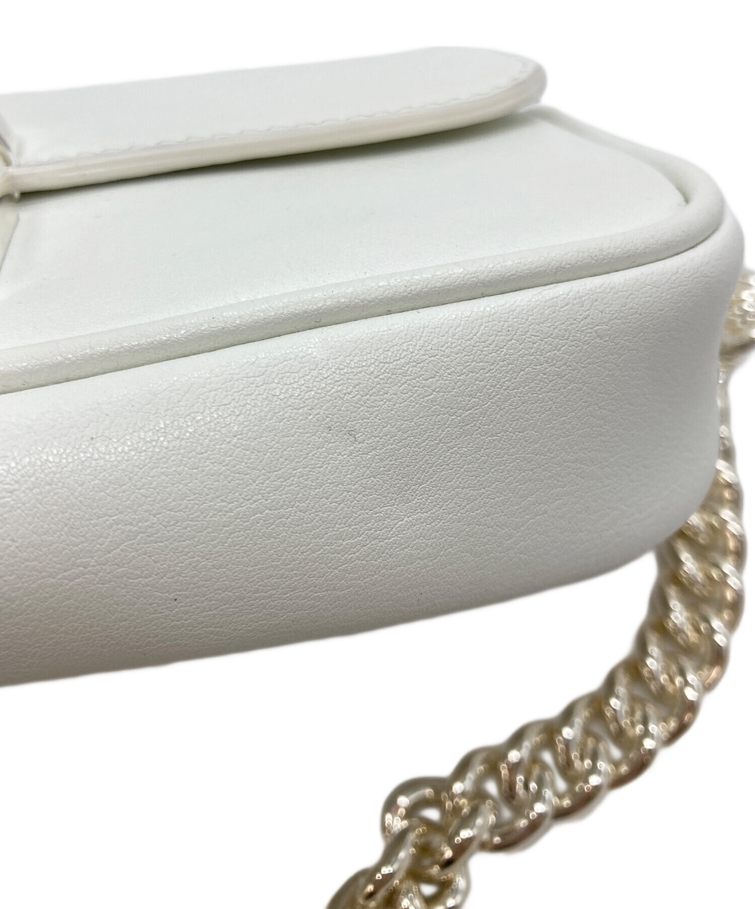 MARC JACOBS ホワイトショルダーバッグ 中古・古着通販】MARC JACOBS (マークジェイコブス) ショルダーバッグ