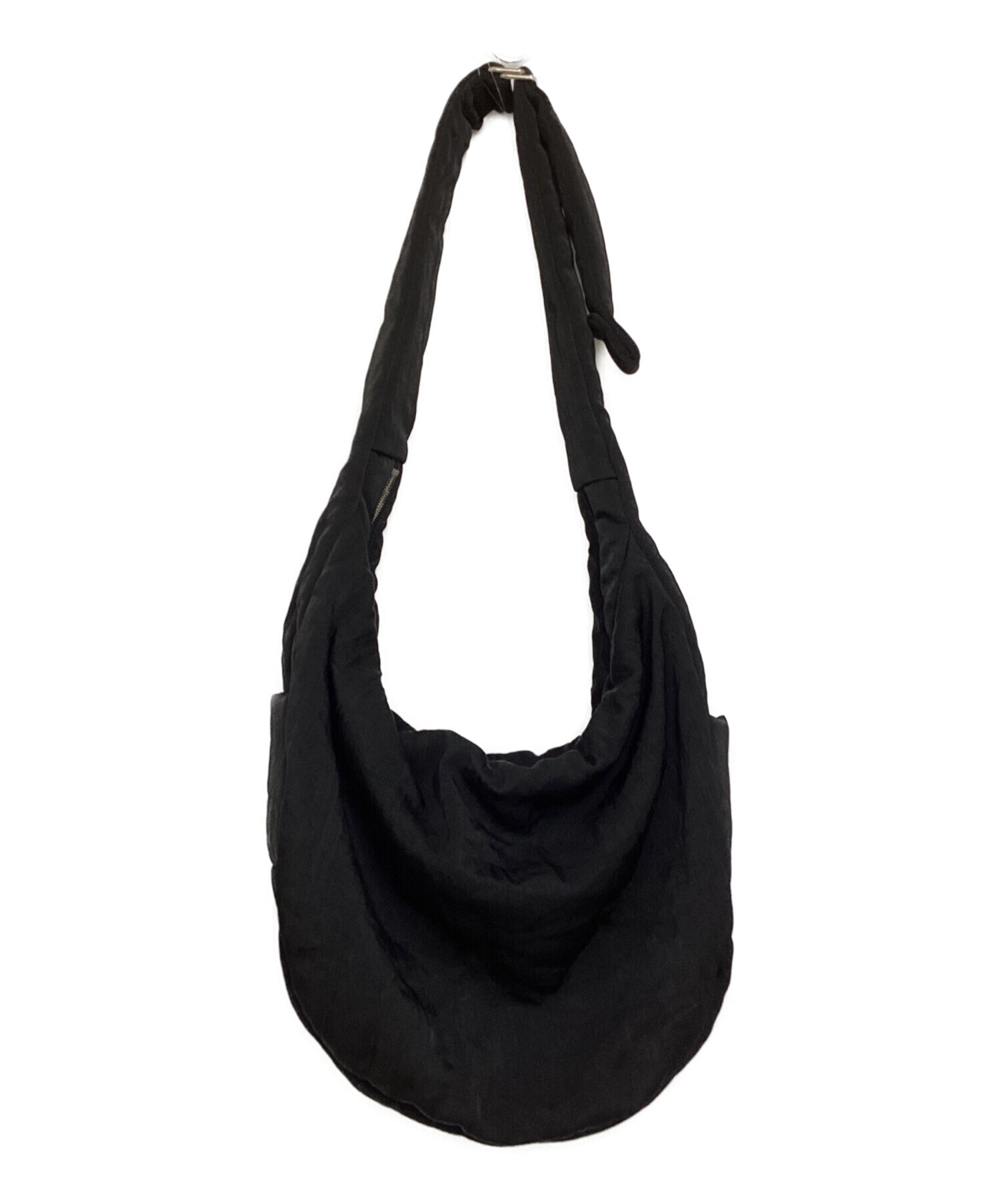 中古・古着通販】ITTI (イッチ) ANNIE PUFFER TOWN MOON BAG ブラック
