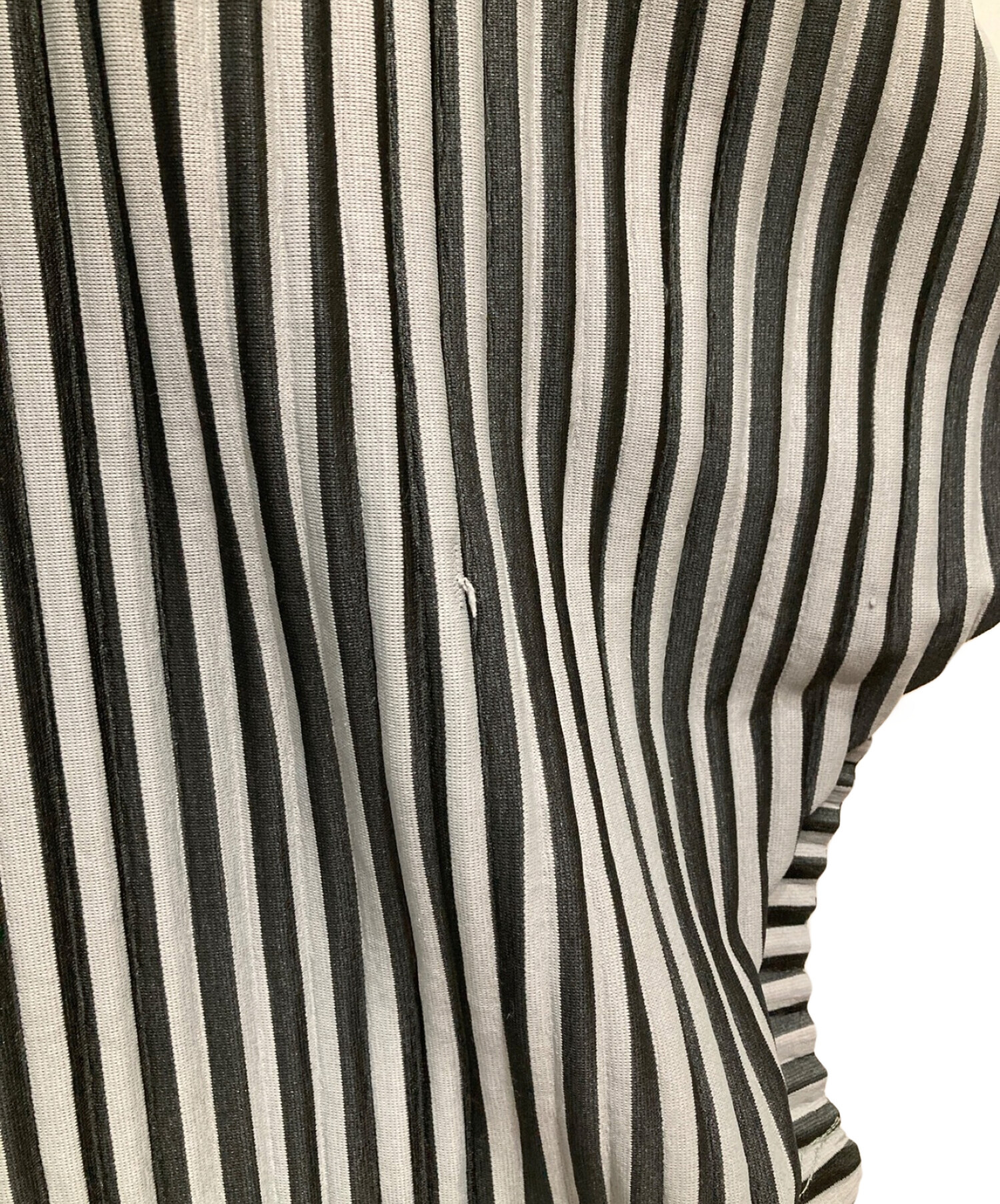 PLEATS PLEASE 半袖トップス コミック柄 グレー サイズ3 中古・古着通販】PLEATS PLEASE (プリーツプリーズ) 半袖プリーツ