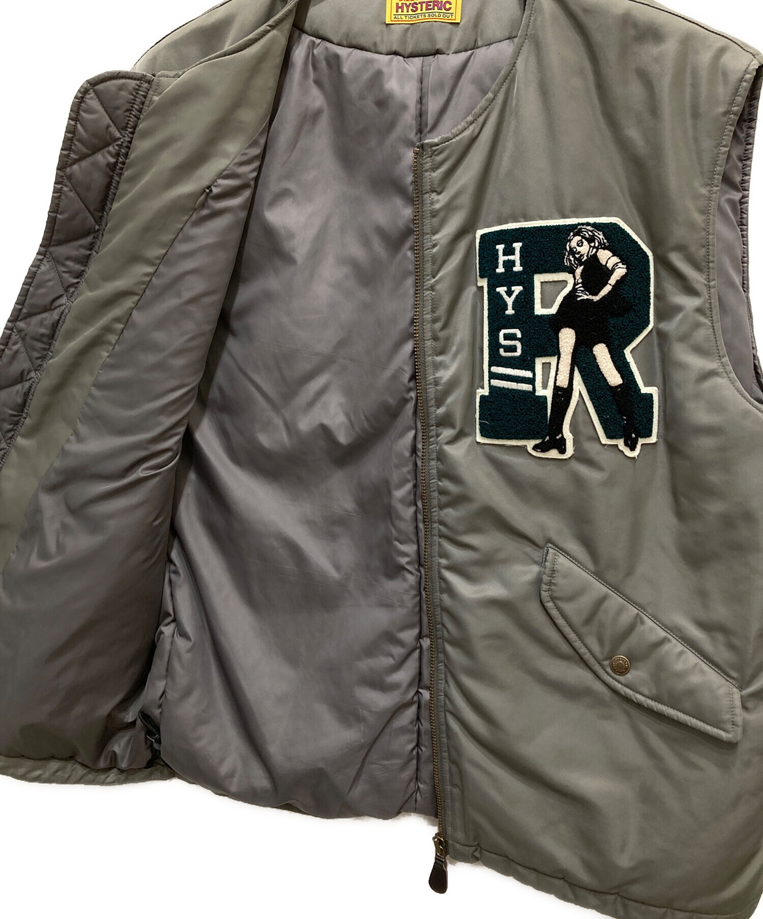 ヒステリックグラマー HYS ROCKワッペン オーバーサイズベスト HYSTERIC GLAMOUR（ヒステリックグラマー）の「HYS ROCKワッペン