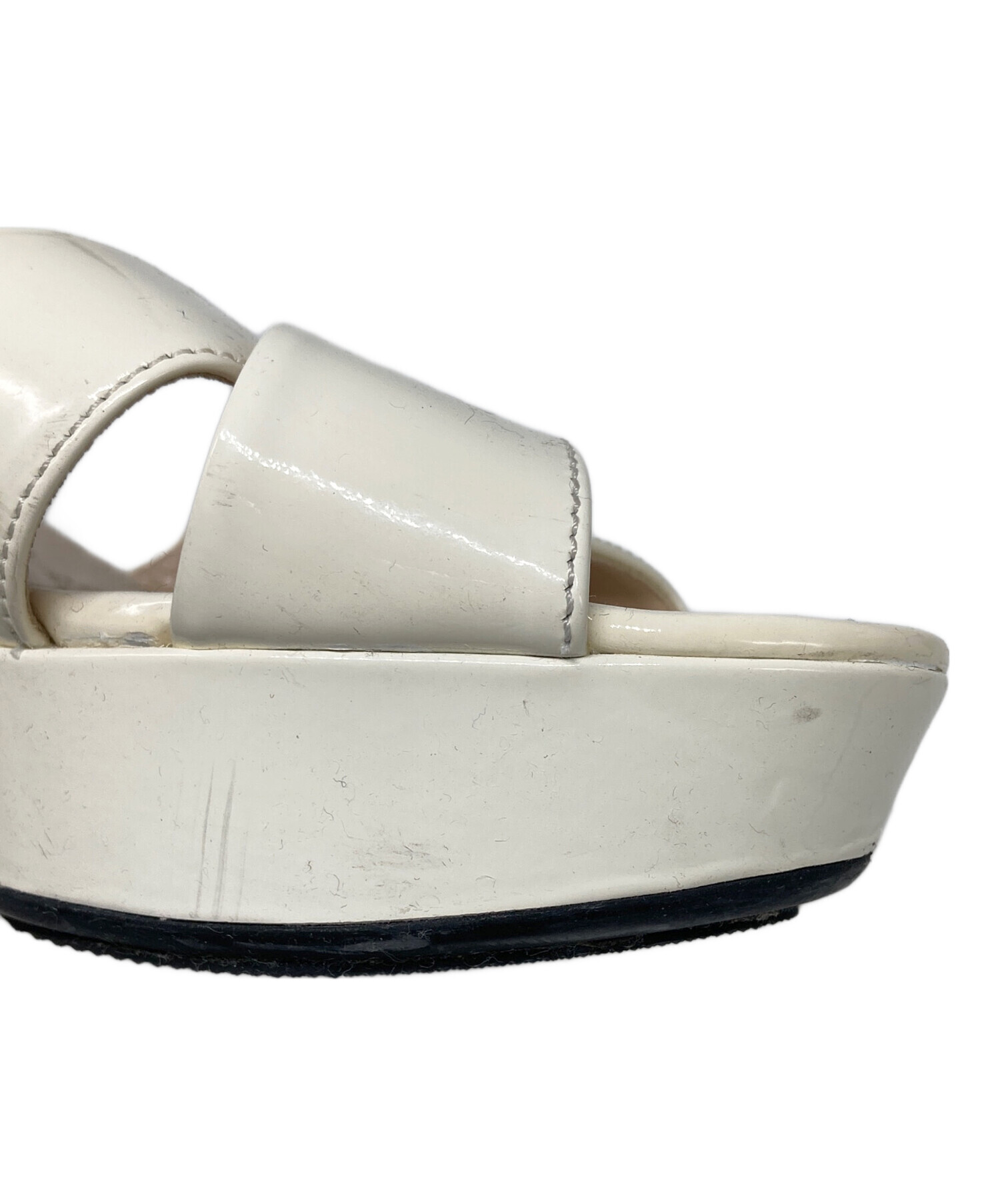 中古・古着通販】PRADA (プラダ) パテントサンダル アイボリー サイズ 