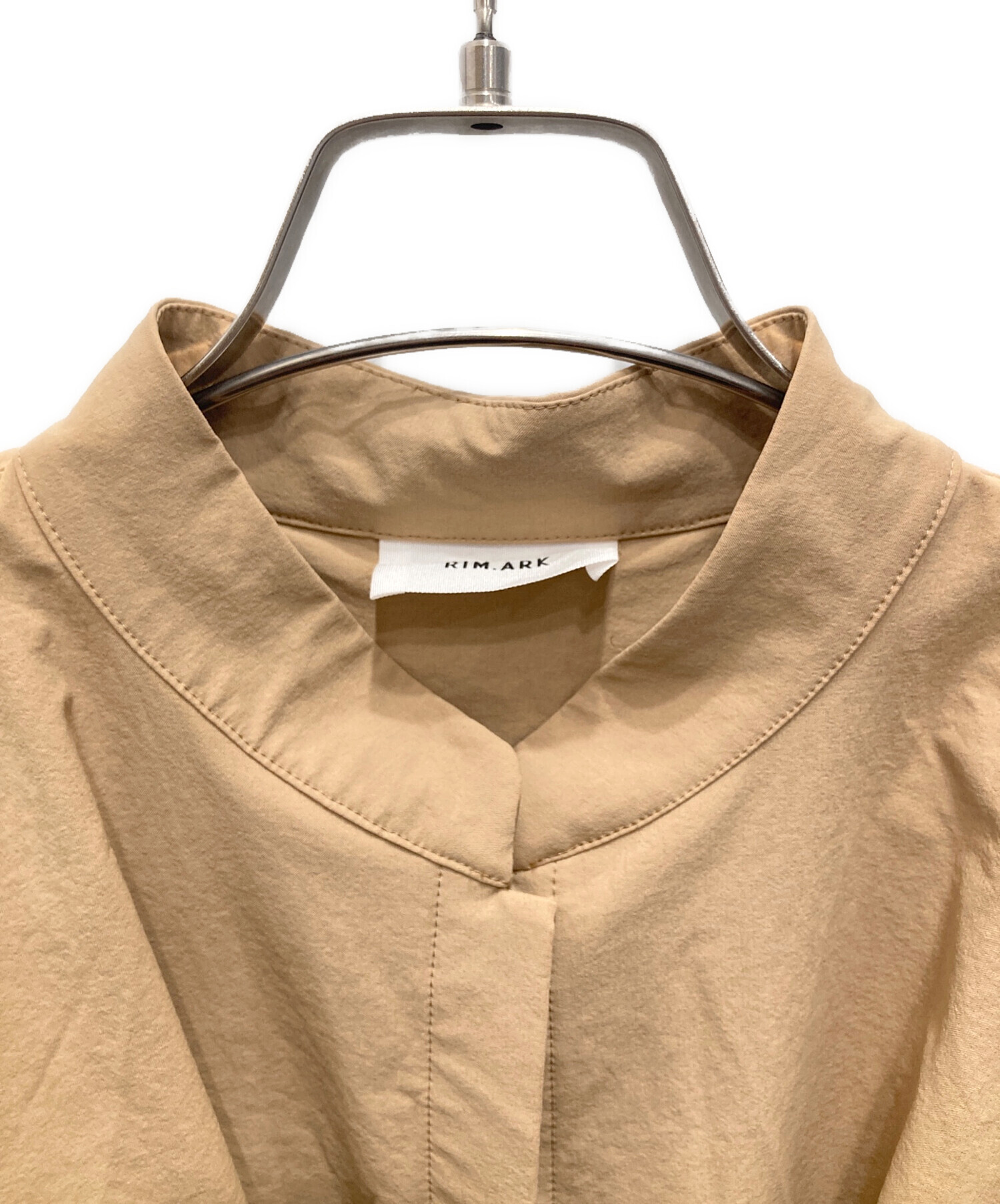 【美品】RIM.ARK スタンドカラーシャツ　リムアーク　ベージュ 美品】RIM.ARK スタンドカラーシャツ リムアーク ベージュの通販 by
