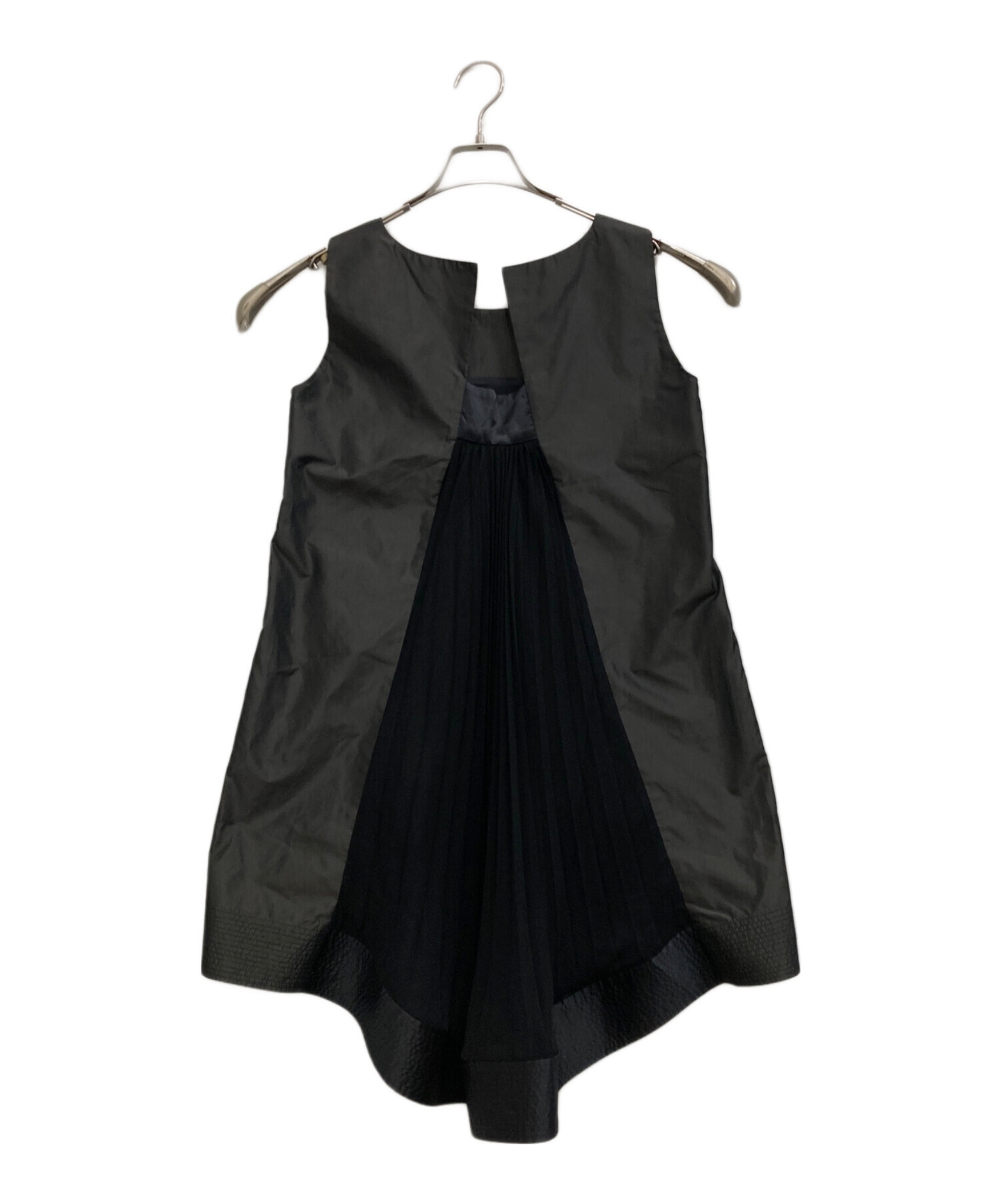 sacaiサカイ黒ワンピース ハンガーつき サカイ sacai ワンピース