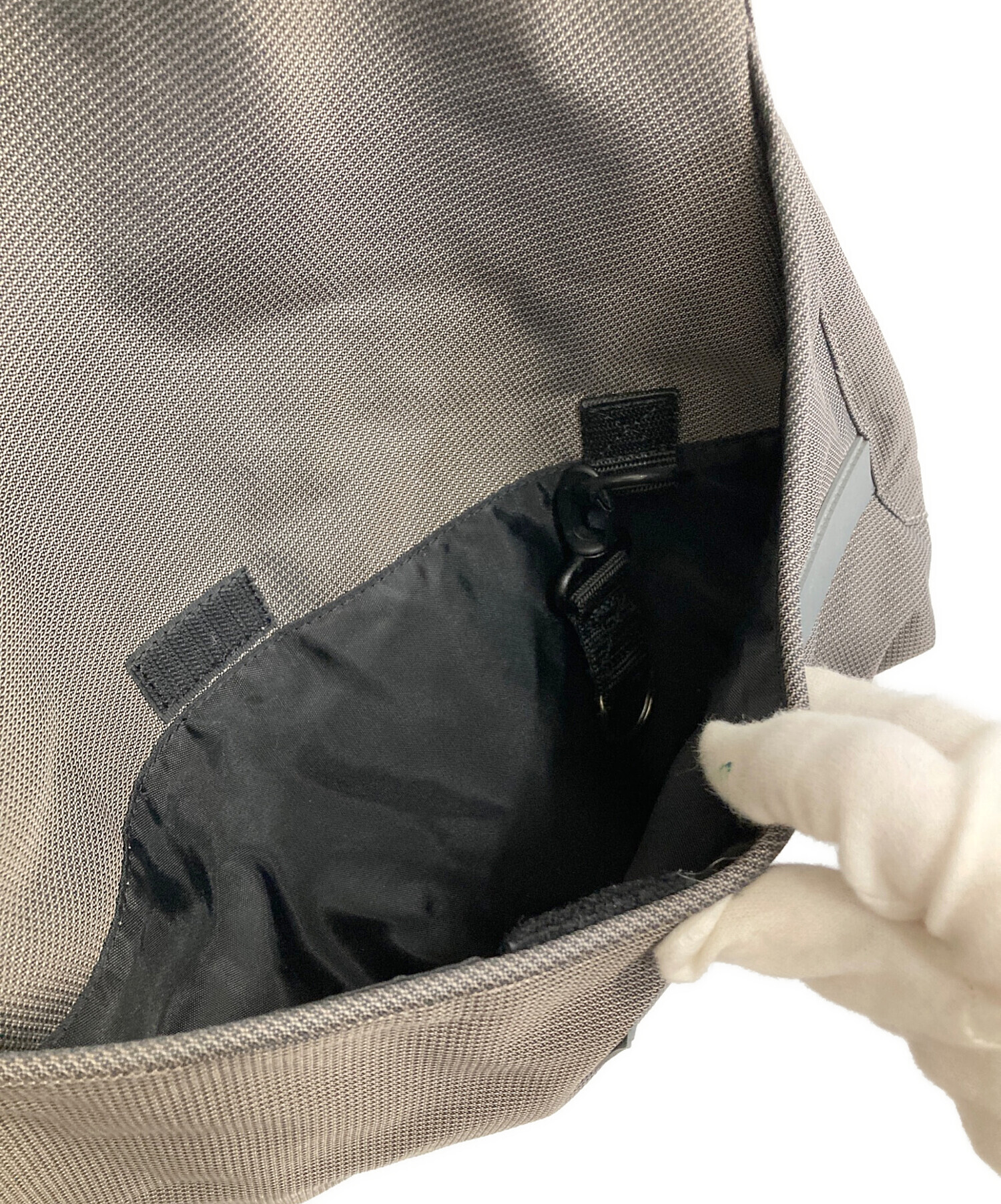 【新品】DIESEL メンズ　ボディバッグ　グレー×ブラック DIESEL（ディーゼル） メンズボディバッグ X10053 P8775 / ZIP D SLING