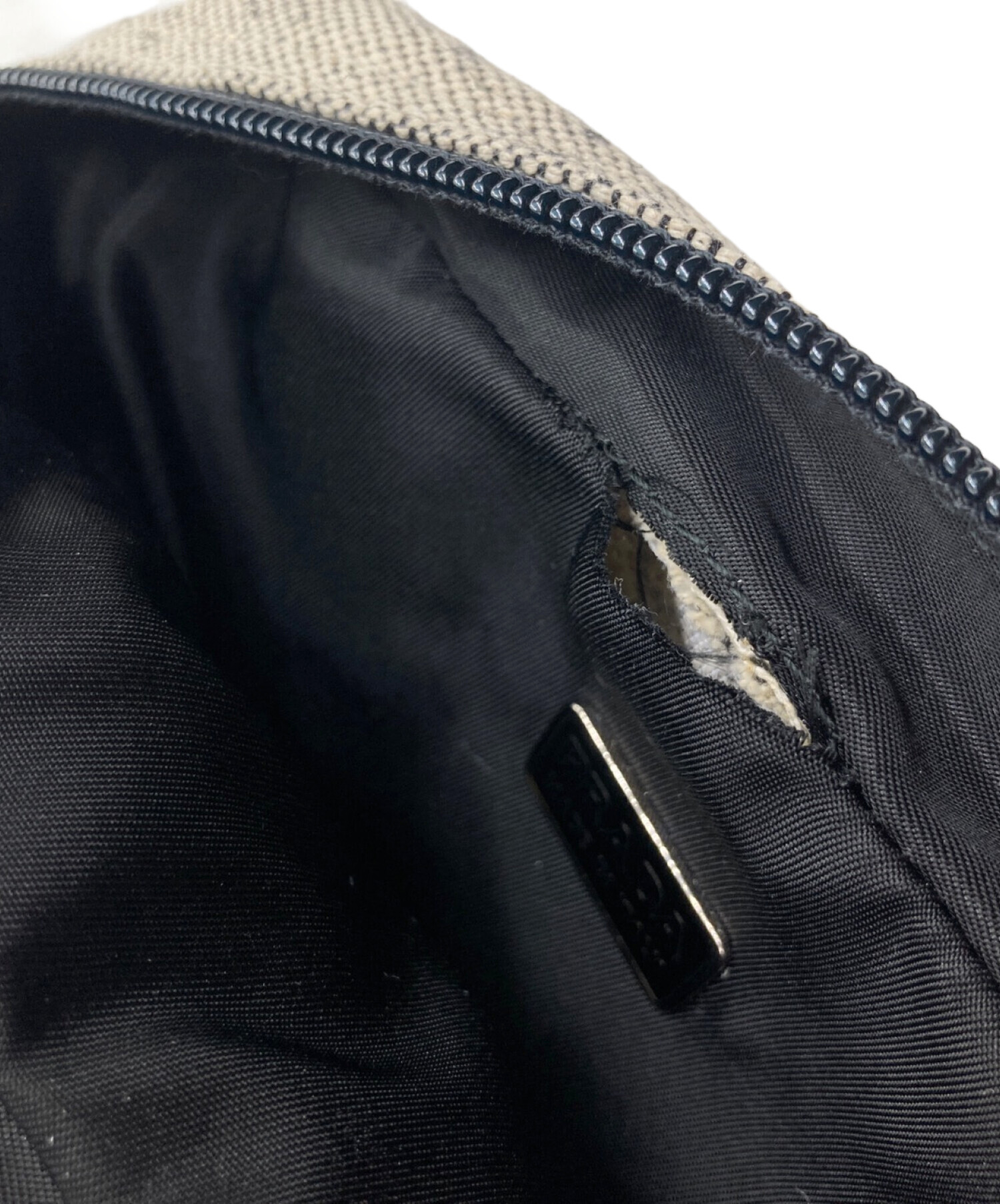 中古・古着通販】PRADA (プラダ) ポーチ グレー｜ブランド・古着通販 