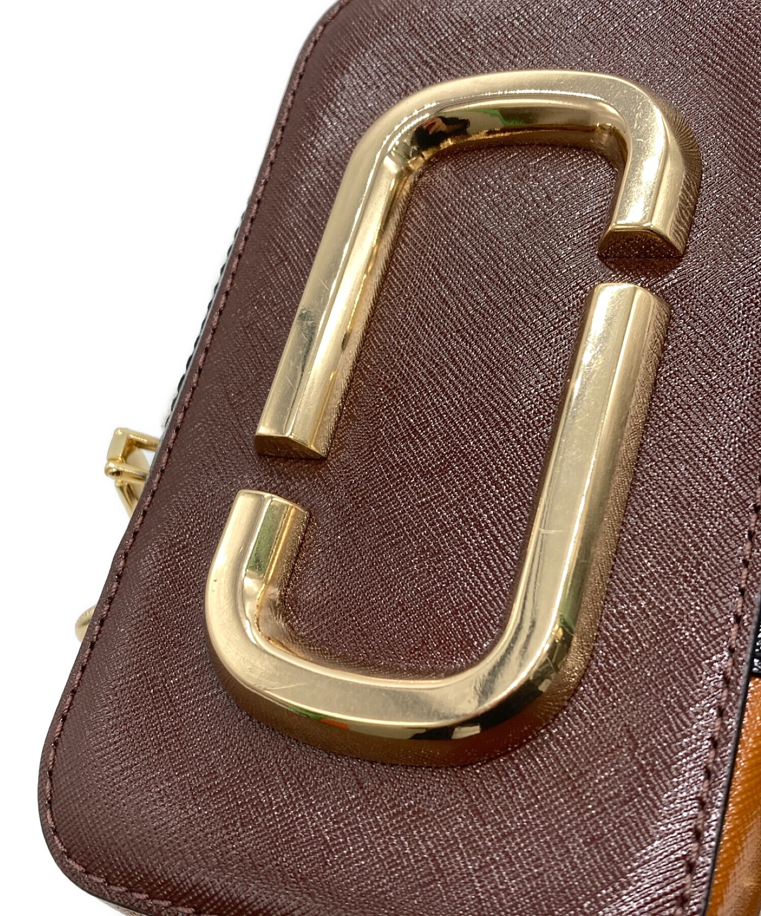 【未使用に近い】MARC JACOBS ブラウンショルダーバッグ 中古・古着通販】MARC JACOBS (マーク ジェイコブス) ホットショット