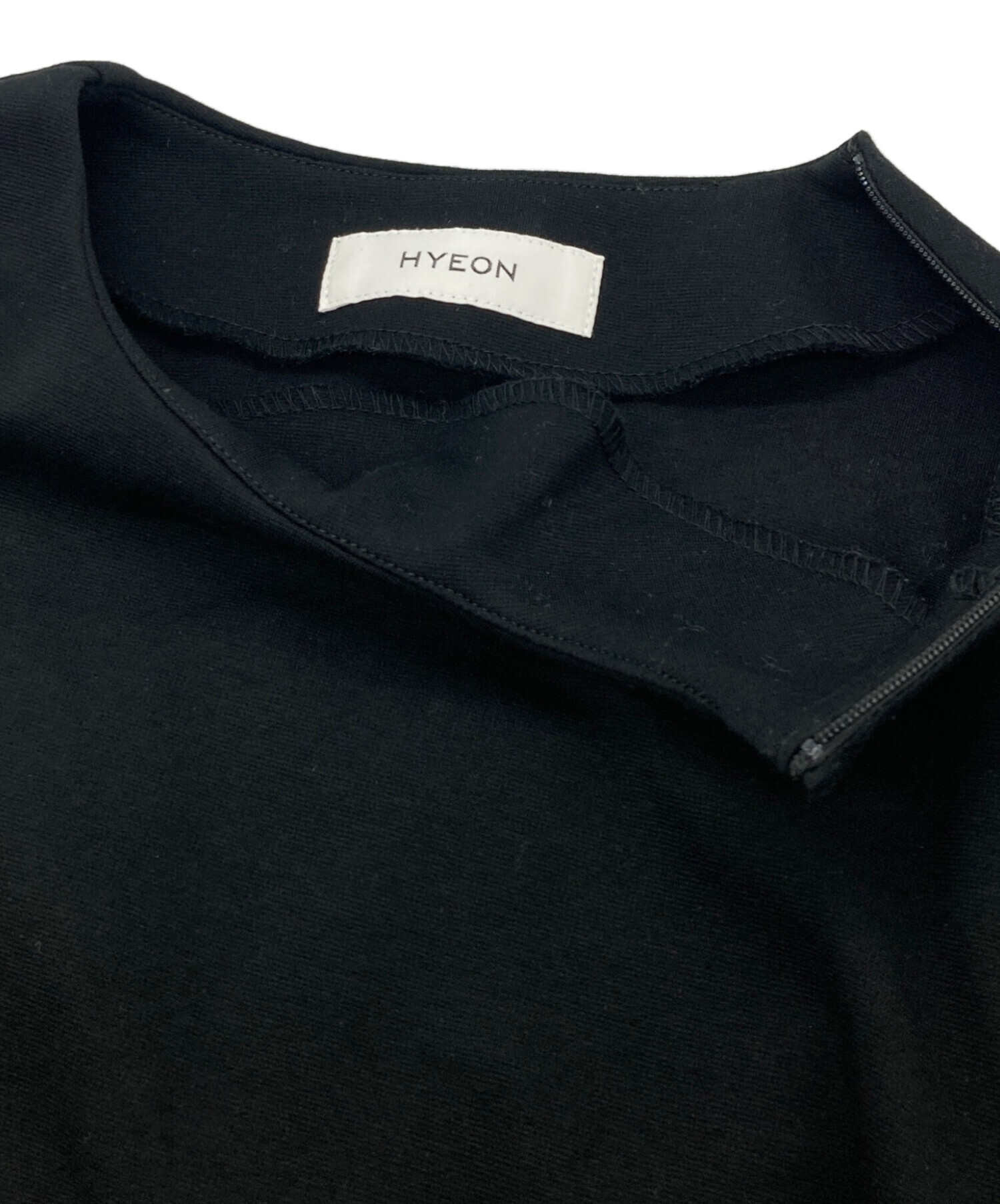 中古・古着通販】HYEON (ヘヨン) shoul tee ブラック サイズ:FREE