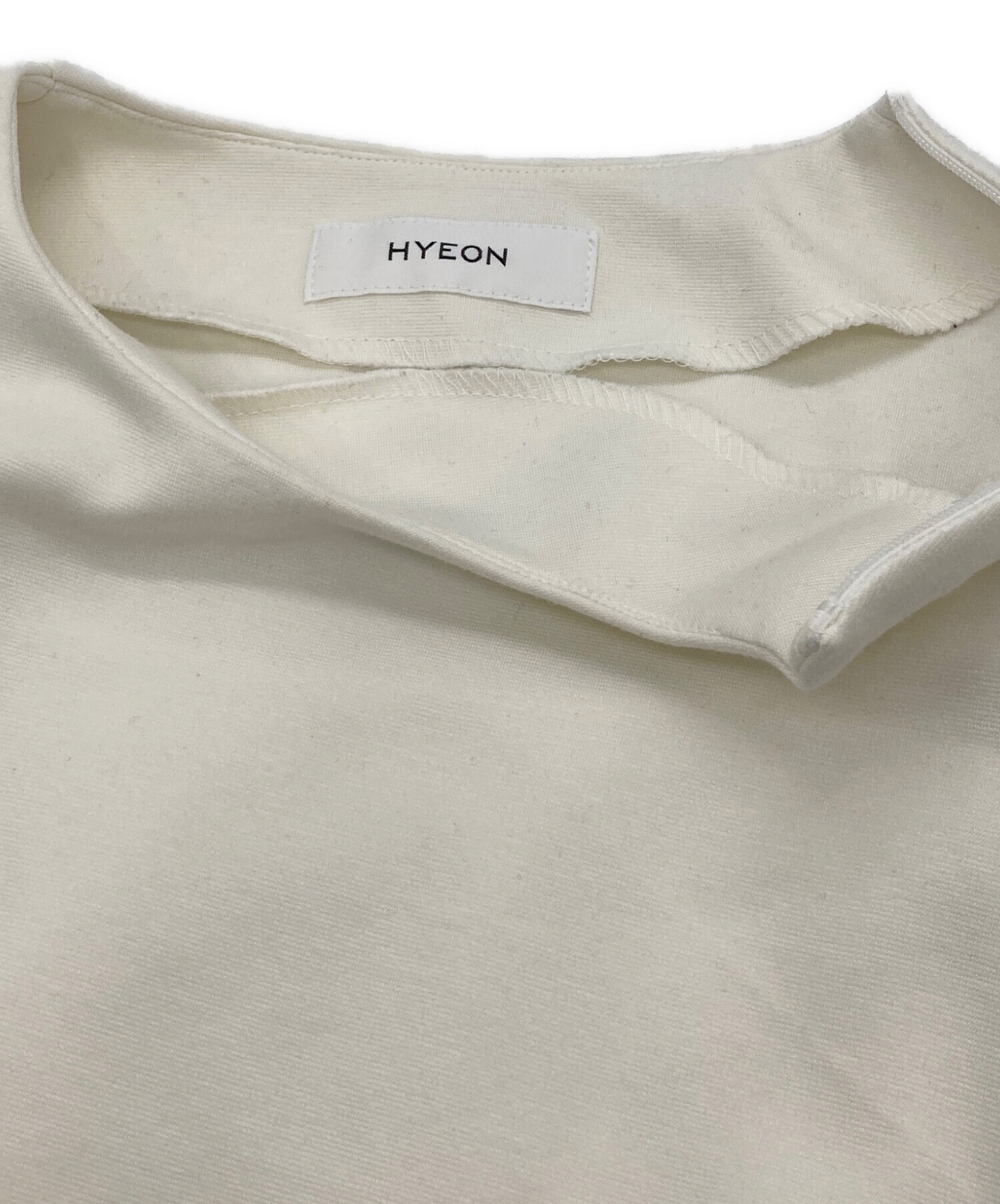 【美品】HYEON shoul tee 中古・古着通販】HYEON (ヘヨン) shoul tee ホワイト サイズ:FREE