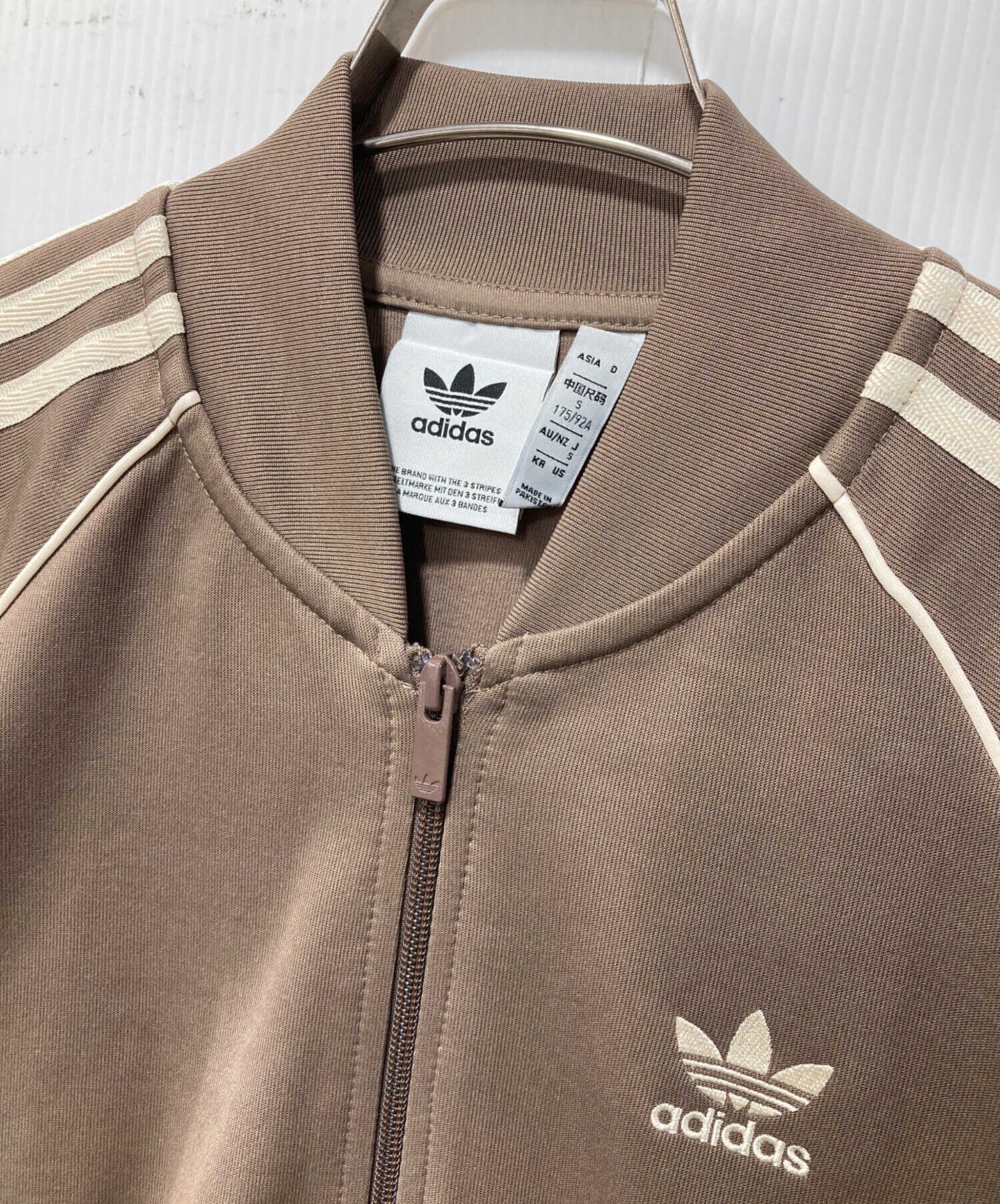 新品タグ付き　adidas トラックジャケット　ブラウン 中古・古着通販】adidas (アディダス) トラックジャケット ブラウン