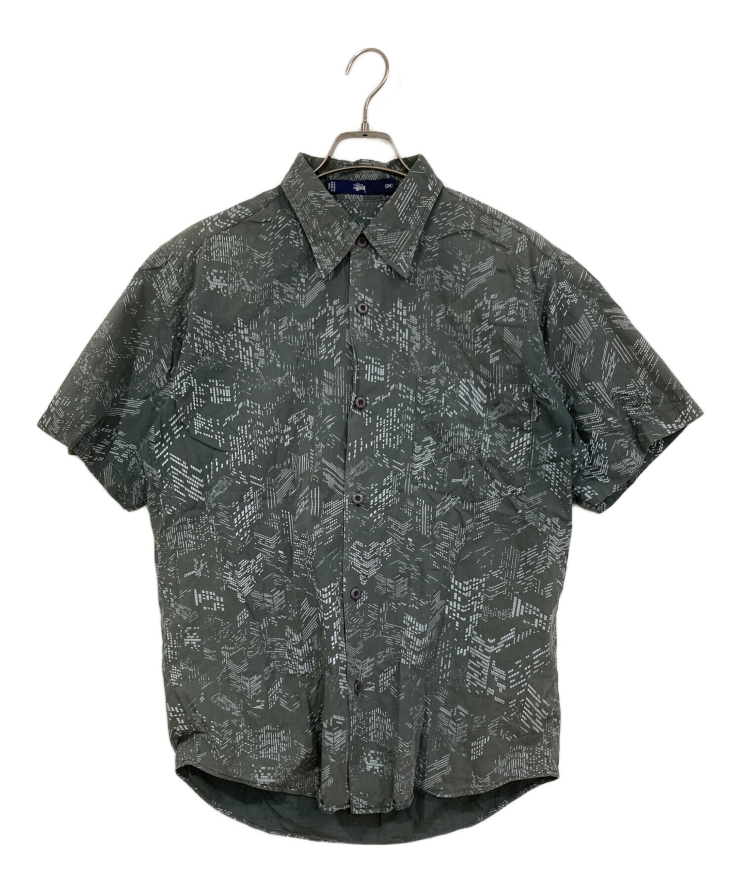 ステューシー 半袖シャツ アロハ グレー 総柄デザイン　M グレー系 中古・古着通販】stussy (ステューシー) 総柄半袖シャツ グレー サイズ