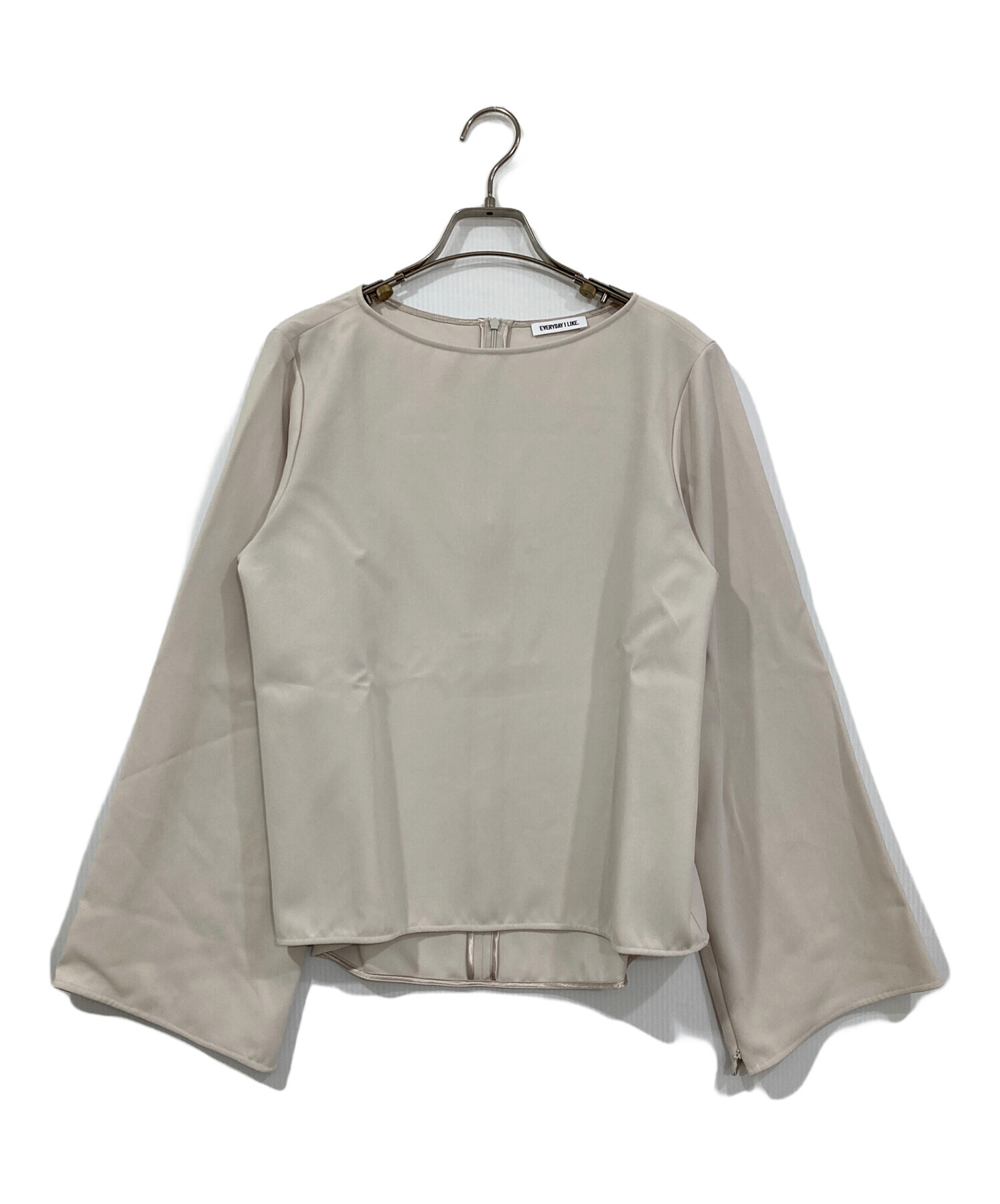 Deuxieme Classe Sofiaジップスリーブブラウス ベージュ Deuxieme Classe（ドゥーズィエムクラス）の「Sofia ジップスリーブ