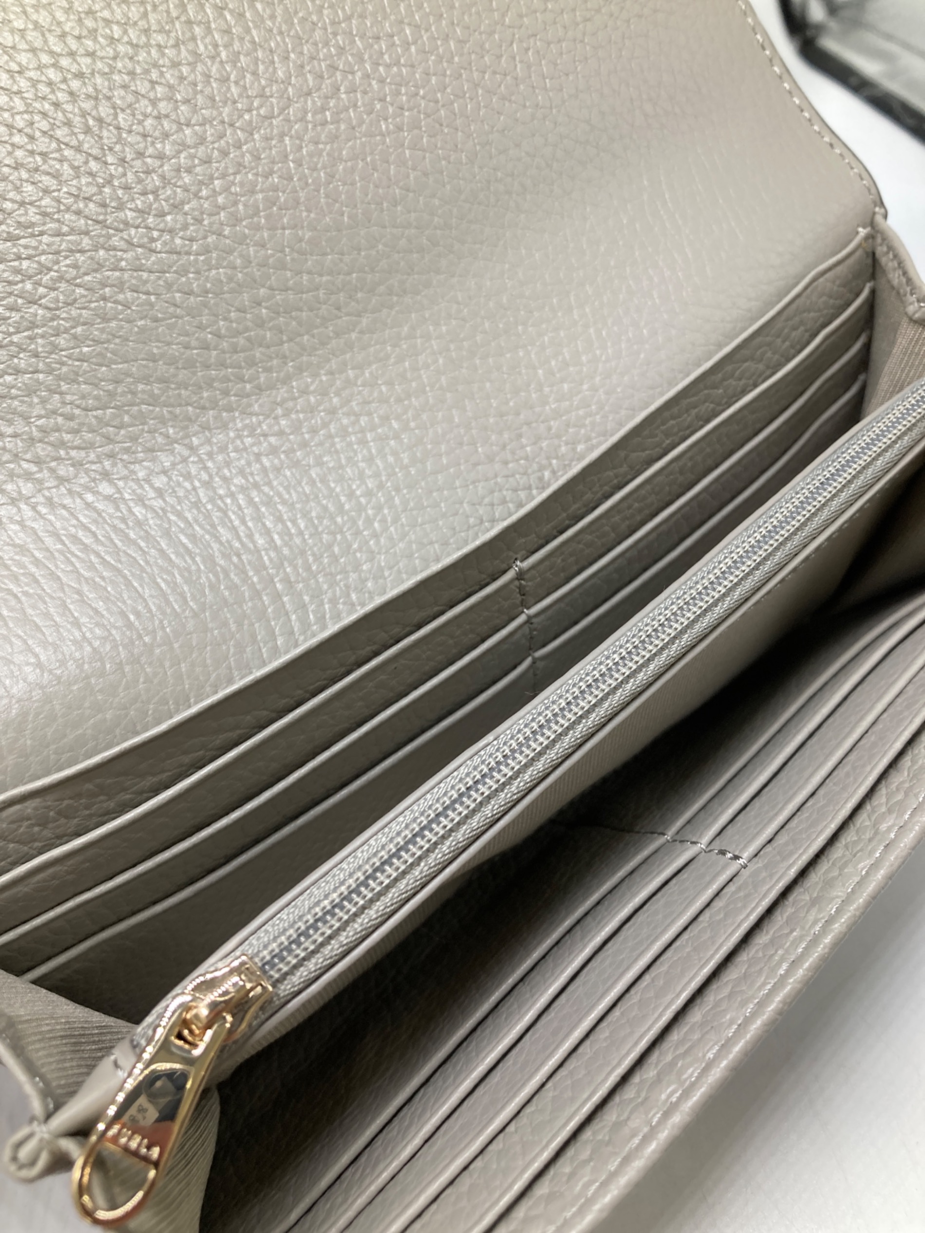 未使用　FURLA 長財布　ダフネ　アーチロゴ　グレー 未使用 FURLA 長財布 ダフネ アーチロゴ グレー - メルカリ