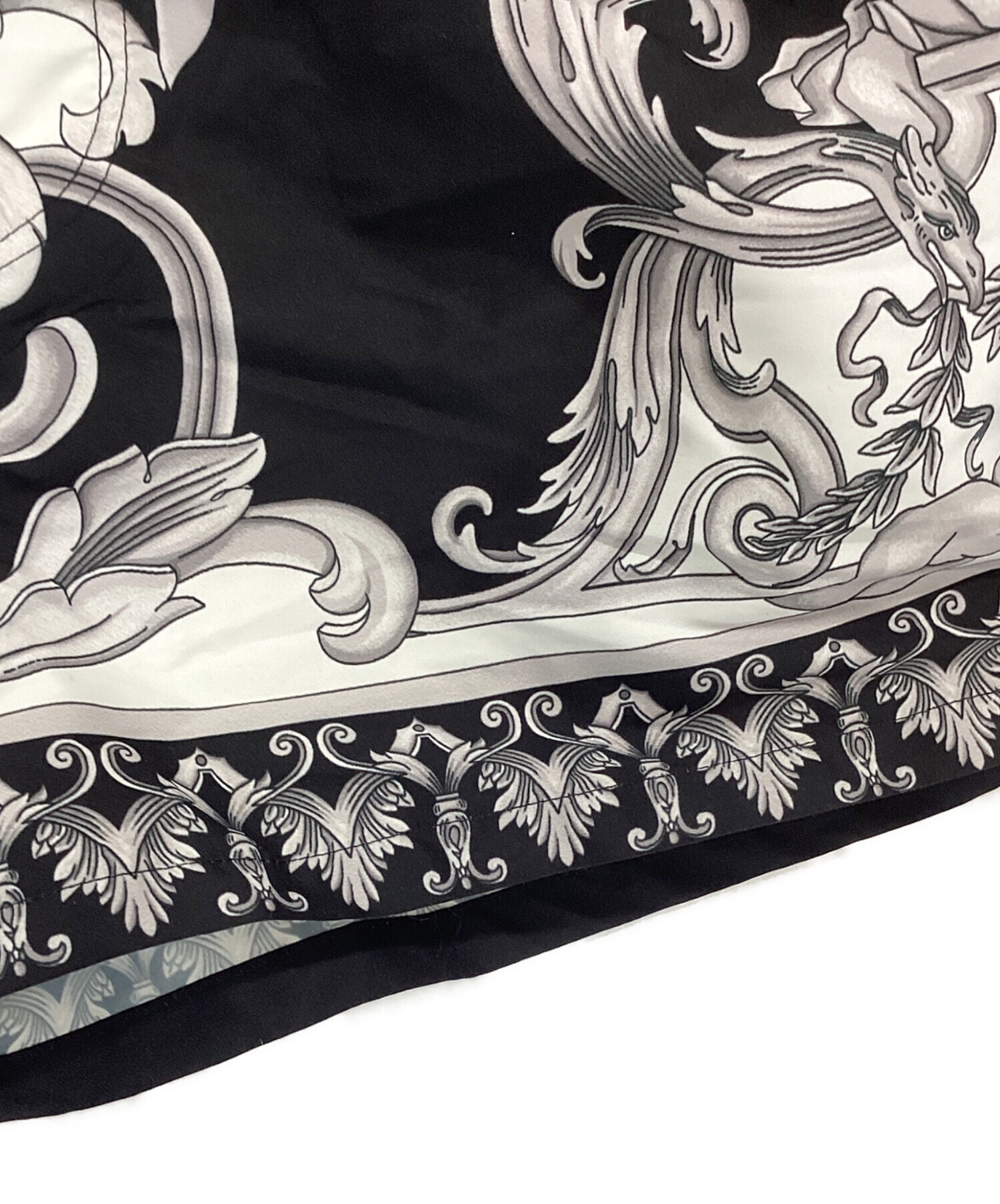 中古・古着通販】VERSACE (ヴェルサーチェ) ハーフパンツ ブラック