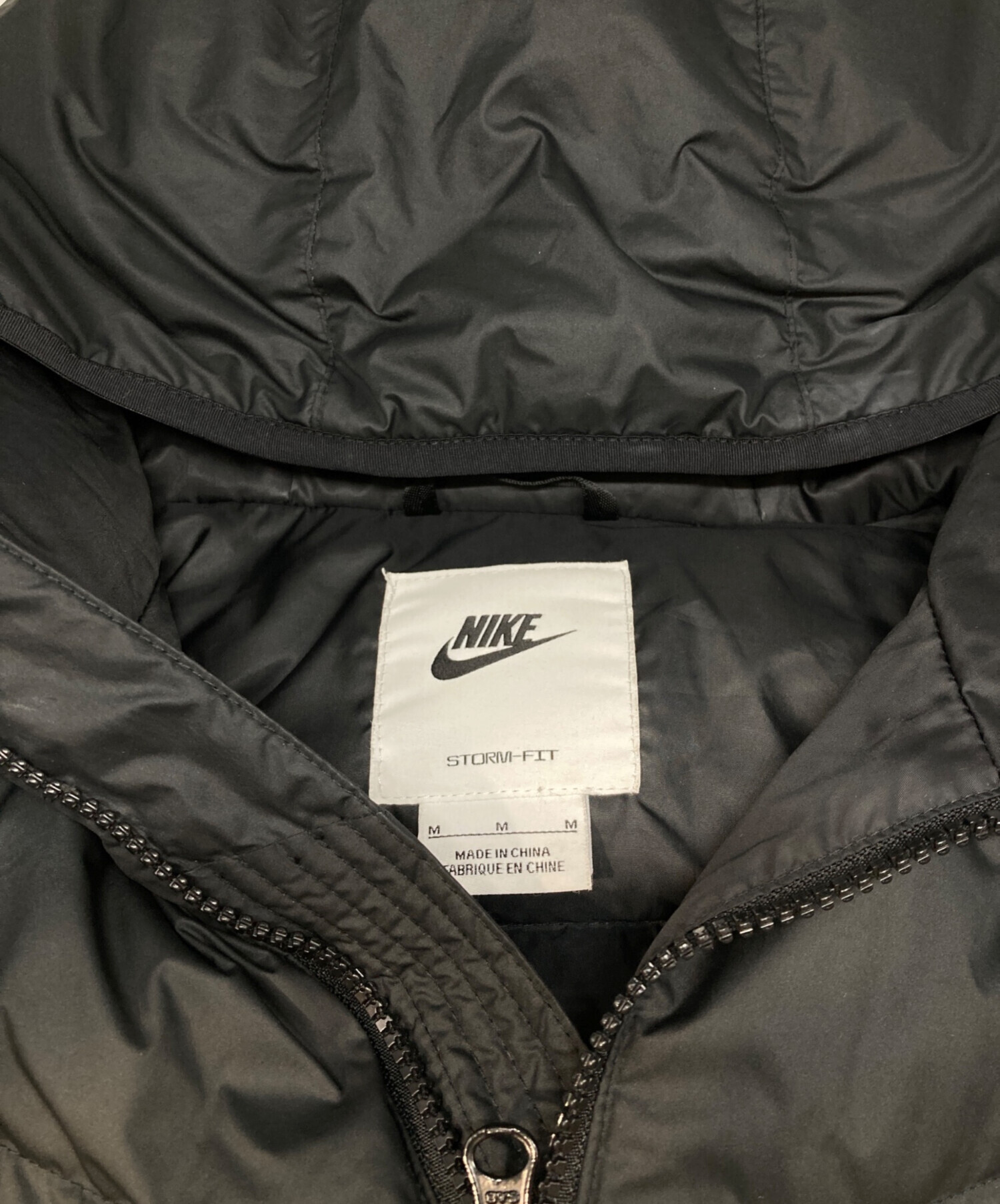 美品Nike ブラック ダウンジャケット　Mサイズ 中古・古着通販】NIKE (ナイキ) ダウンジャケット ブラック サイズ:M