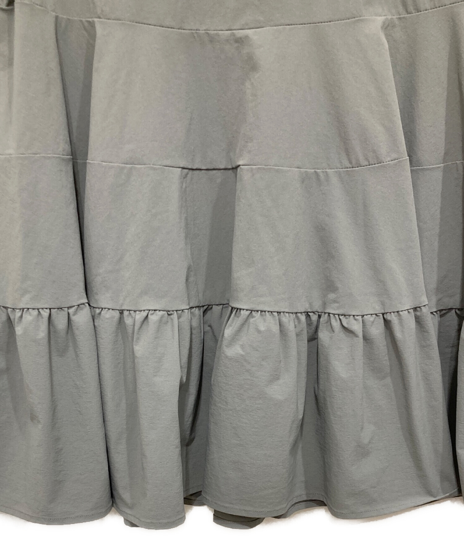 中古・古着通販】YORI (ヨリ) 撥水ティアードブラウス グレー サイズ