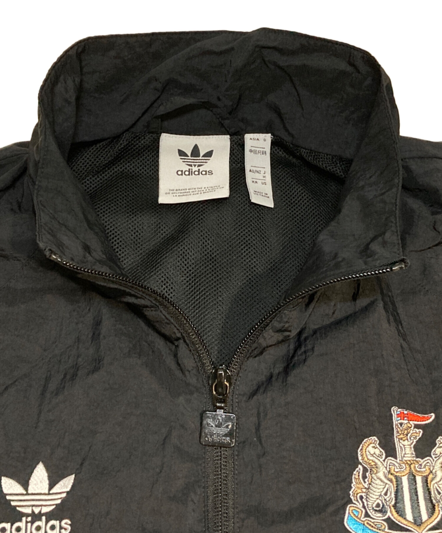 古着  アディダス トラックジャケット 短丈 ブラック ボタニカル 中古・古着通販】adidas (アディダス) ナイロントラックジャケット