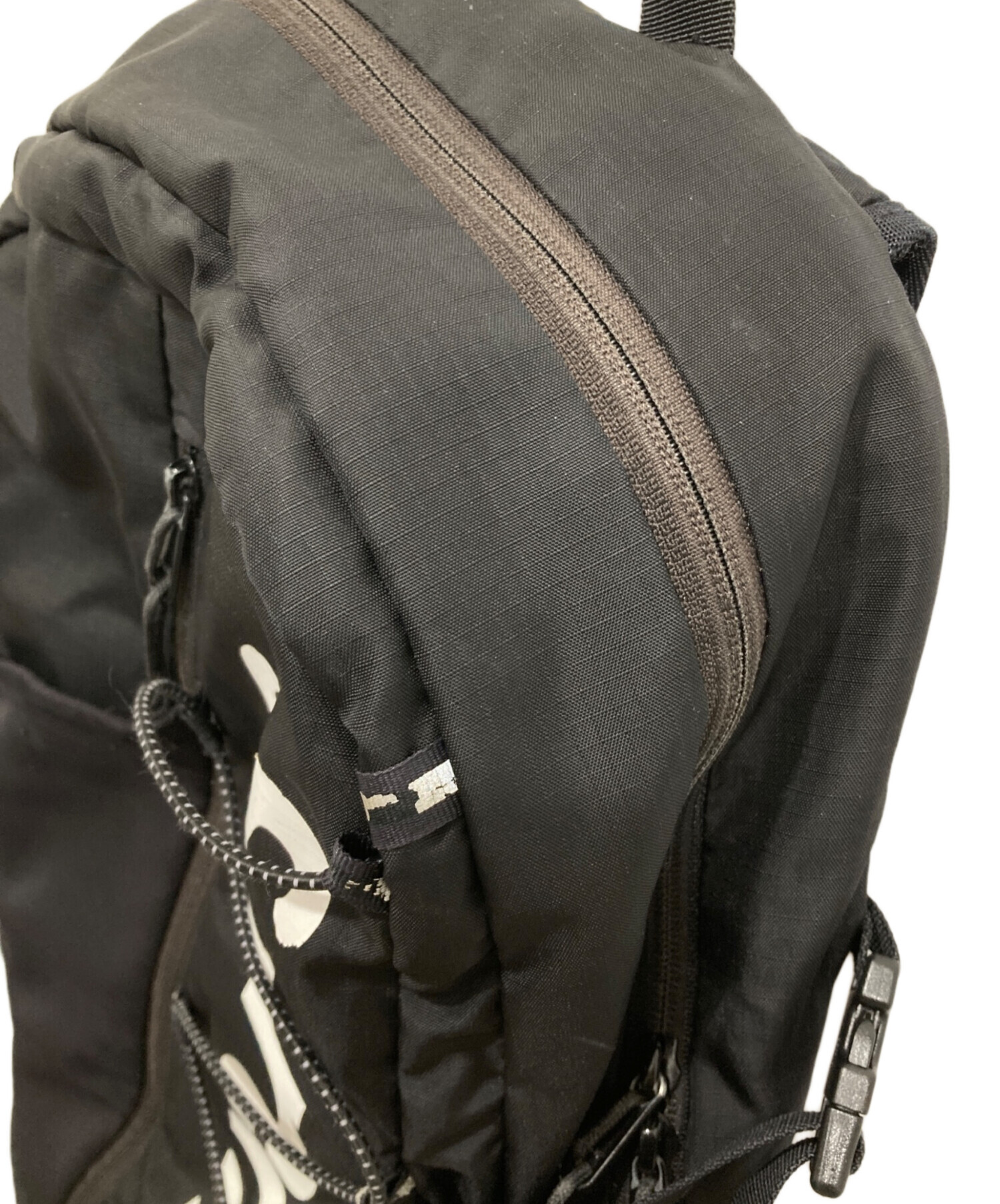 Supremeリュック　ブラック　シュプリームリュック　ステッカー付き Supreme SS17 BackPack (Supremeステッカー付き) (Supreme/バック