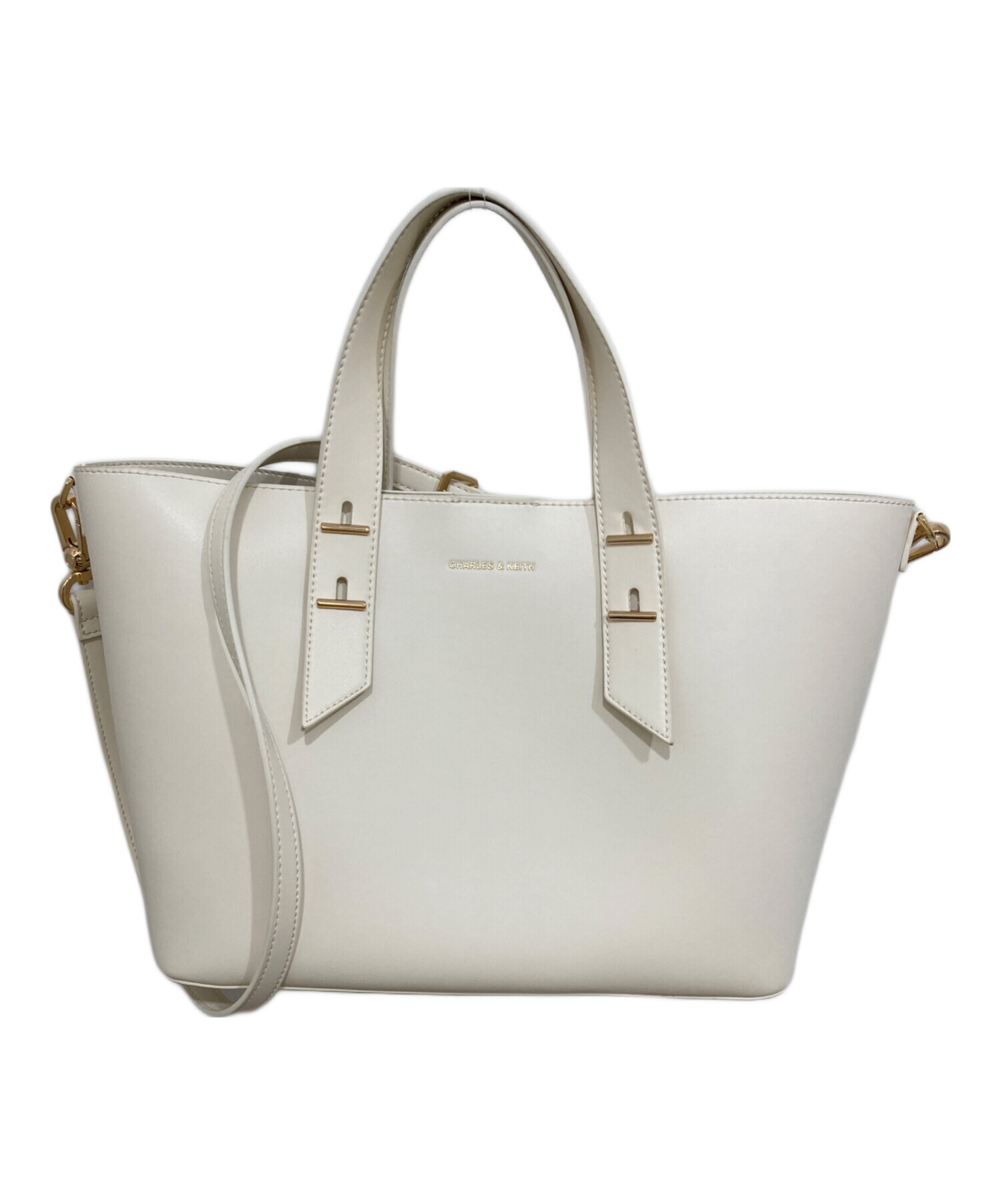 ホワイトキルティングバッグ 保存袋付き 中古 中古・古着通販】CHARLES & KEITH (チャールズアンドキース) ダブル