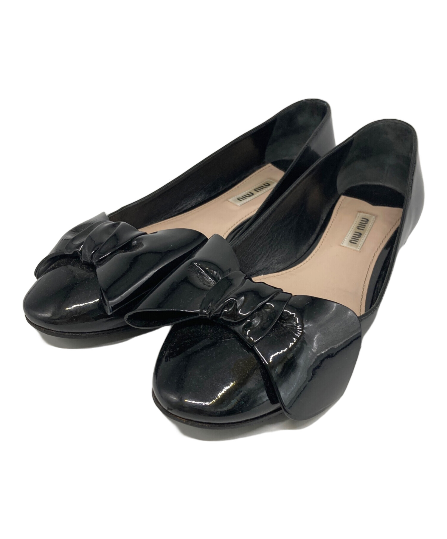 miu miu リボンパンプス 黒 中古・古着通販】MIU MIU (ミュウミュウ) エナメルリボンパンプス