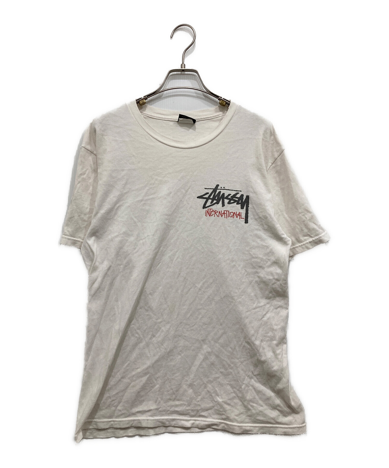 【美品】STUSSY 24SS REFRACTED TEE ホワイト Mサイズ 中古・古着通販】stussy (ステューシー) ロゴTシャツ ホワイト サイズ