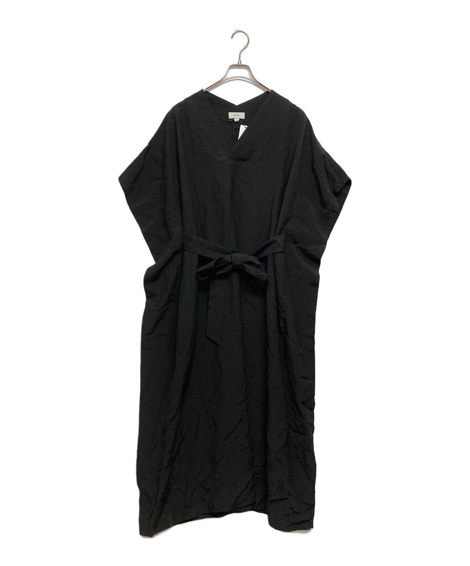 中古・古着通販】HYKE (ハイク) Vネックリネン混ワンピース ブラック