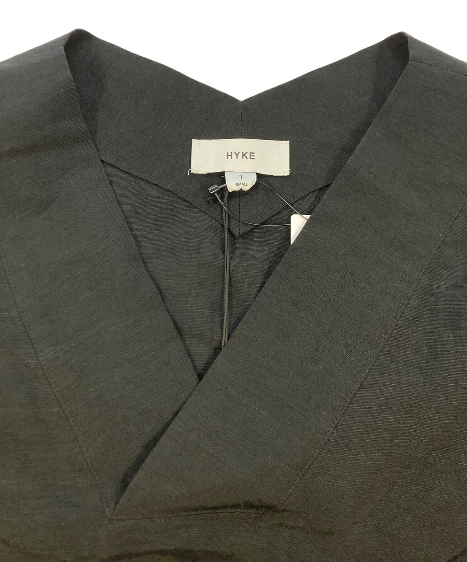 中古・古着通販】HYKE (ハイク) Vネックリネン混ワンピース ブラック