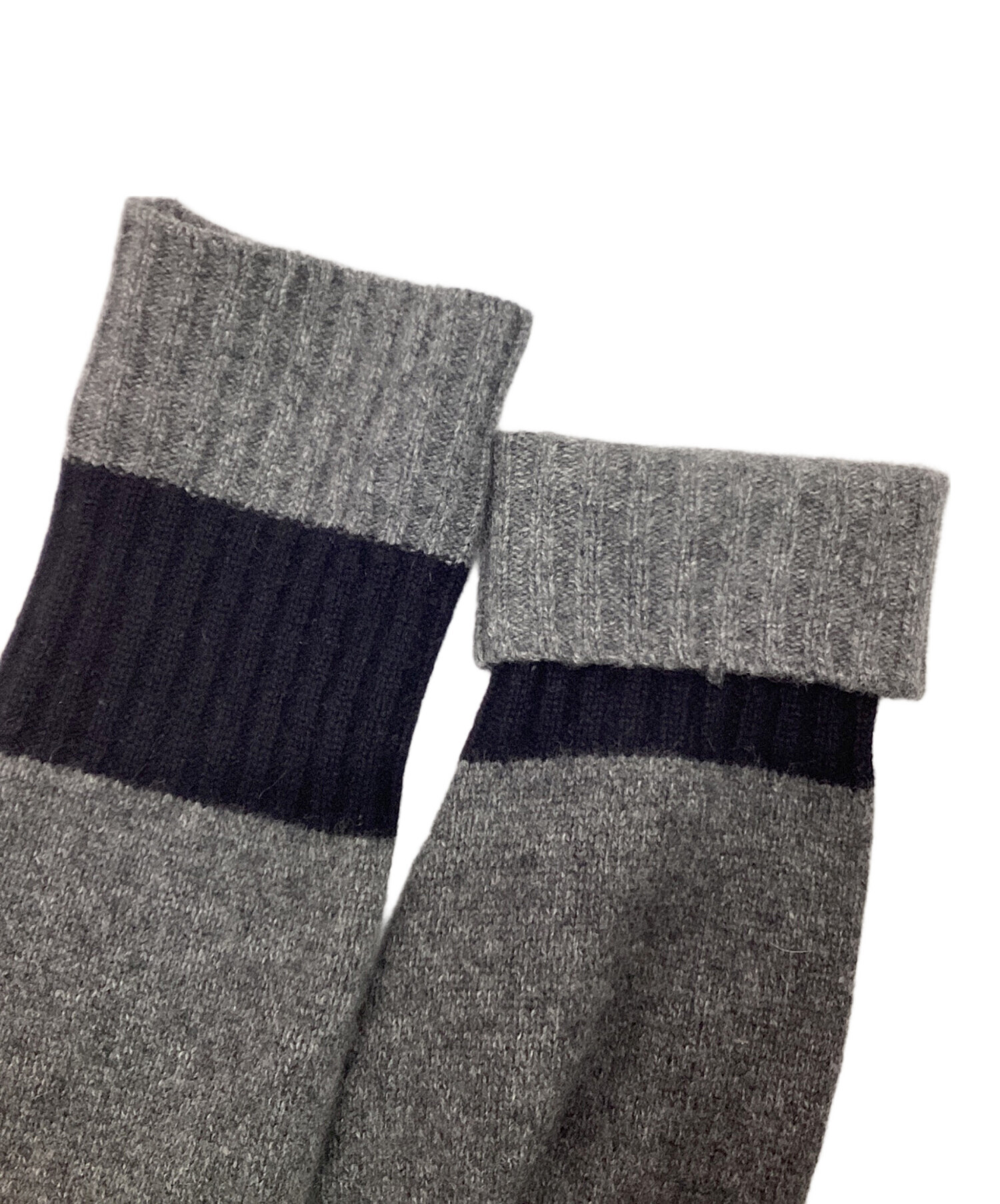 ひ*げ様 THE RERACS ダークグレー Vネックセーター 中古・古着通販】THE RERACS (ザ リラクス) BULKY CASHMERE SILK