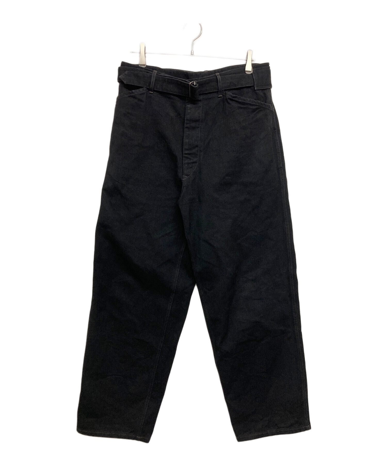 中古・古着通販】COMOLI (コモリ) ブラックデニムベルテッドパンツ 