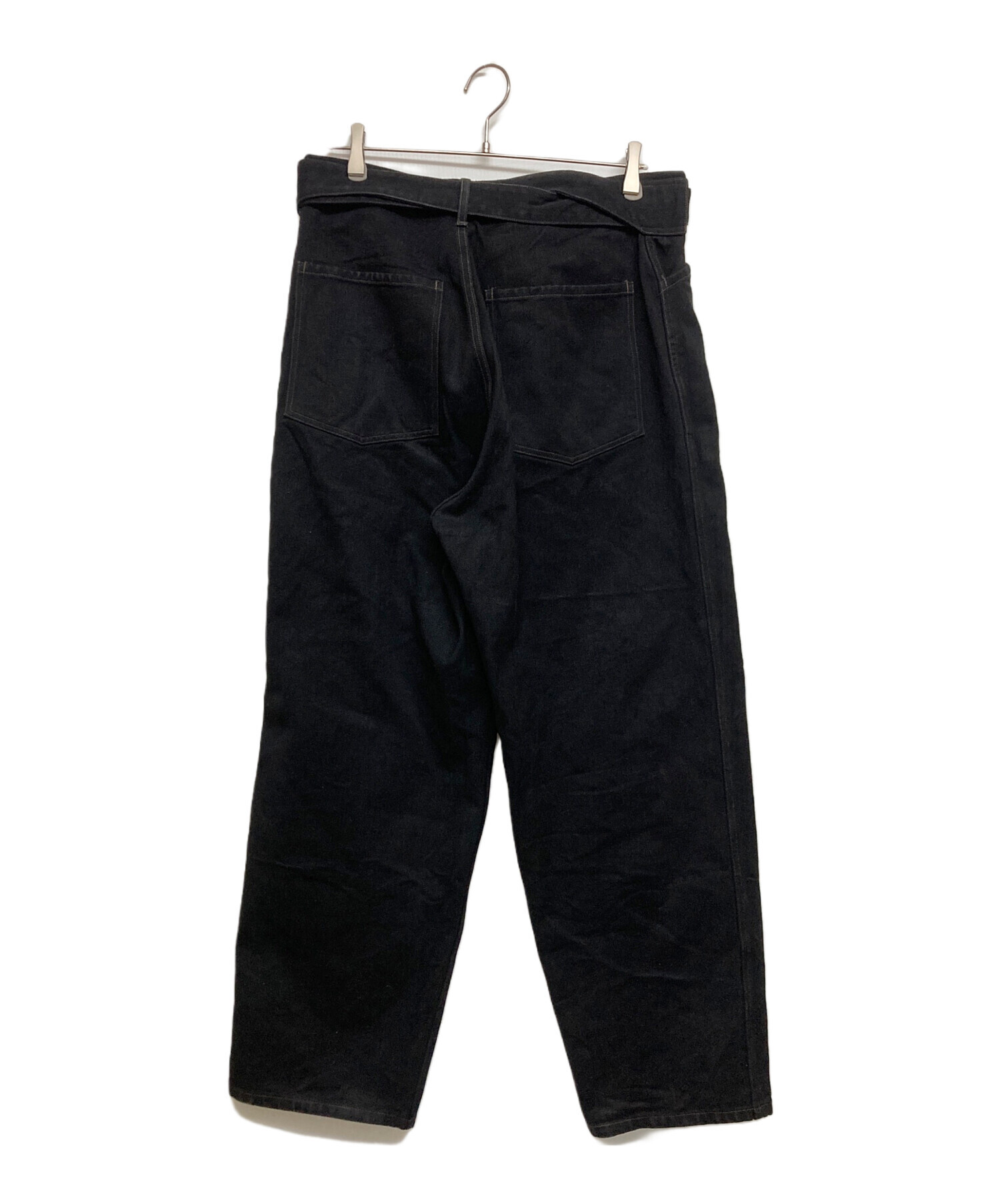 中古・古着通販】COMOLI (コモリ) ブラックデニムベルテッドパンツ 