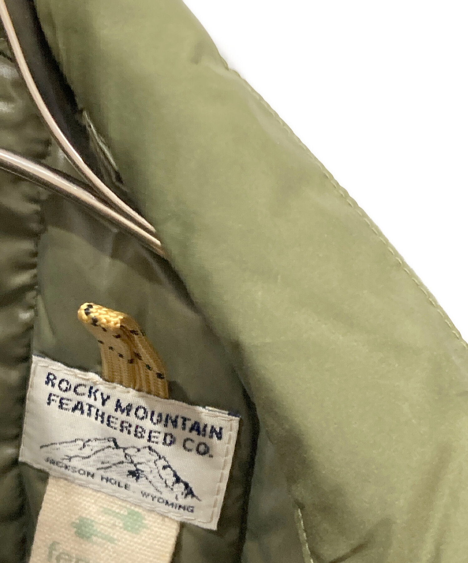 最終値下げ！Rocky Mountain Featherbed ダウンベスト 緑 他のダウンベストにはない長く付き合いたくなる味わい｜雑誌Begin