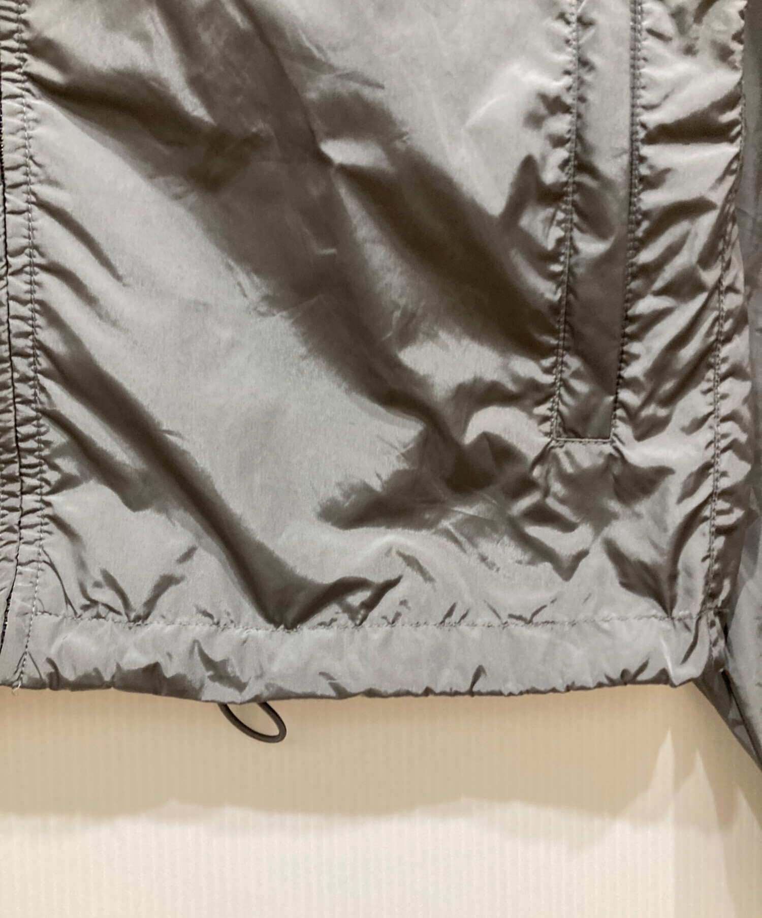 [美品] プラダ PRADA ナイロンジャケット グレー Sサイズ 中古・古着通販】PRADA (プラダ) ナイロンジャケット グレー サイズ