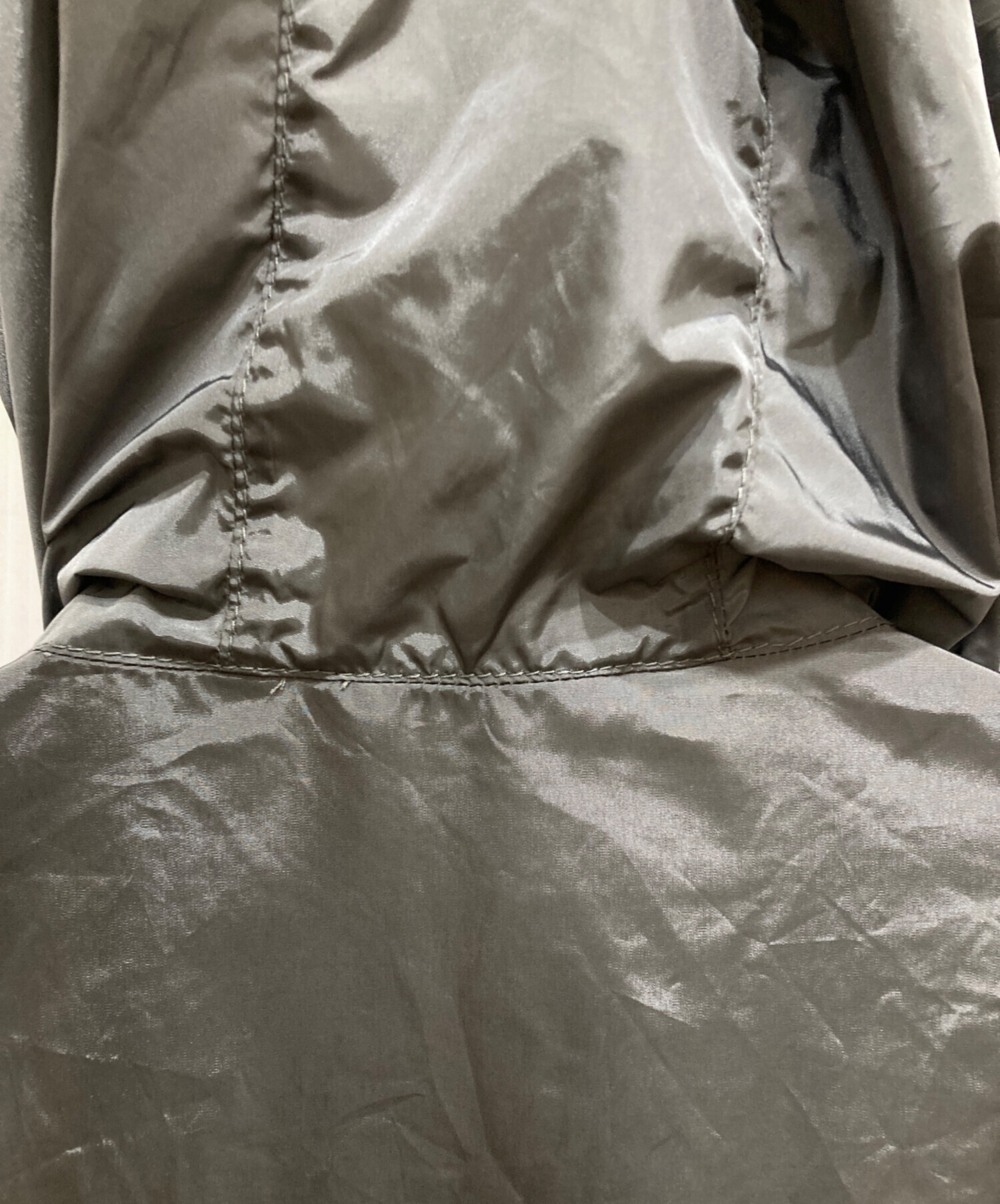 PRADA ナイロンジャケット グレーカーキ Prada // 2022 Re-Nylon Green Belted Jacket – VSP Consignment