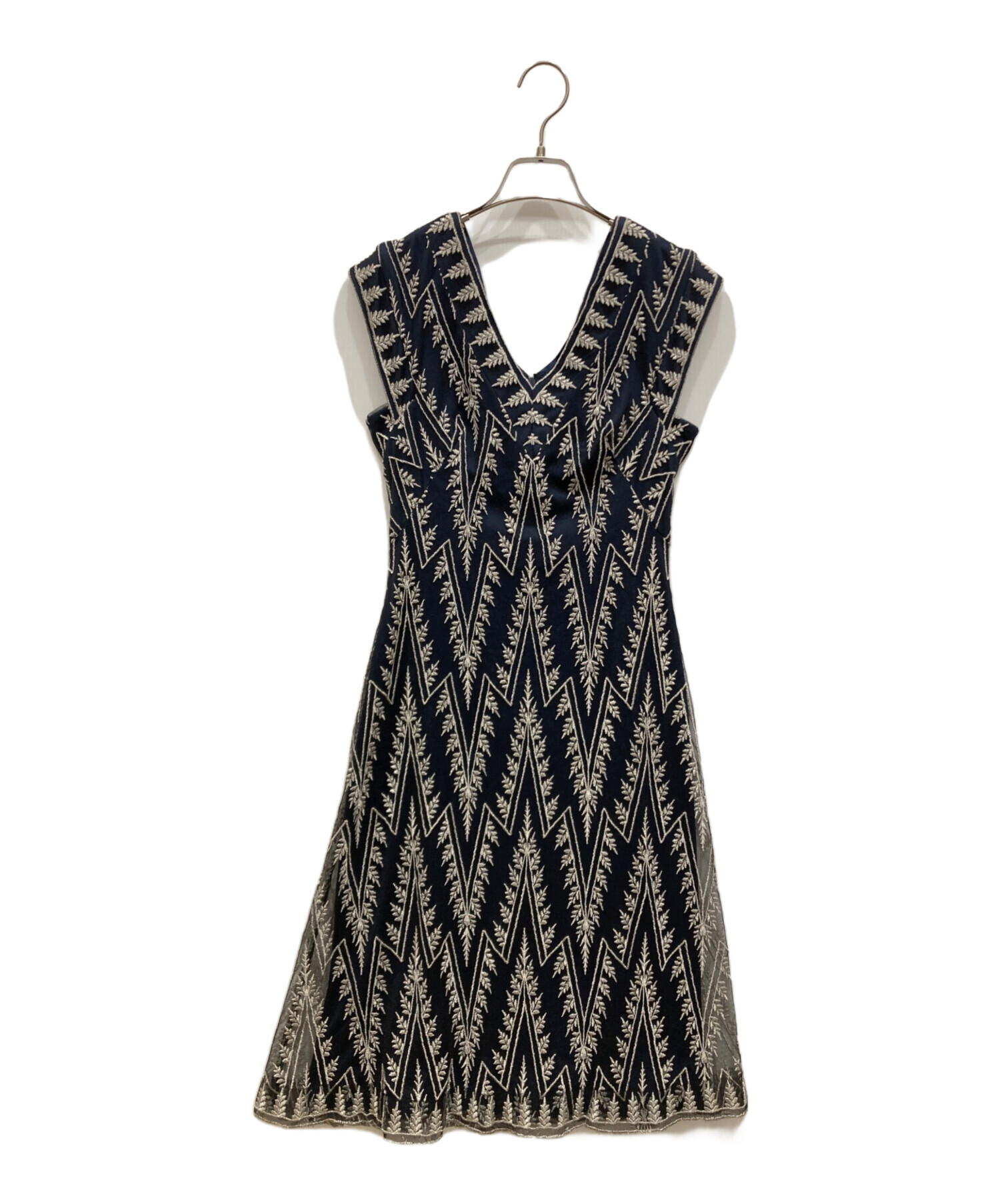 TADASHI SHOJI刺繍入りノースリーブ ワンピース サイズ6 中古・古着通販】TADASHI SHOJI (タダシ ショージ) 刺繍ノースリーブ