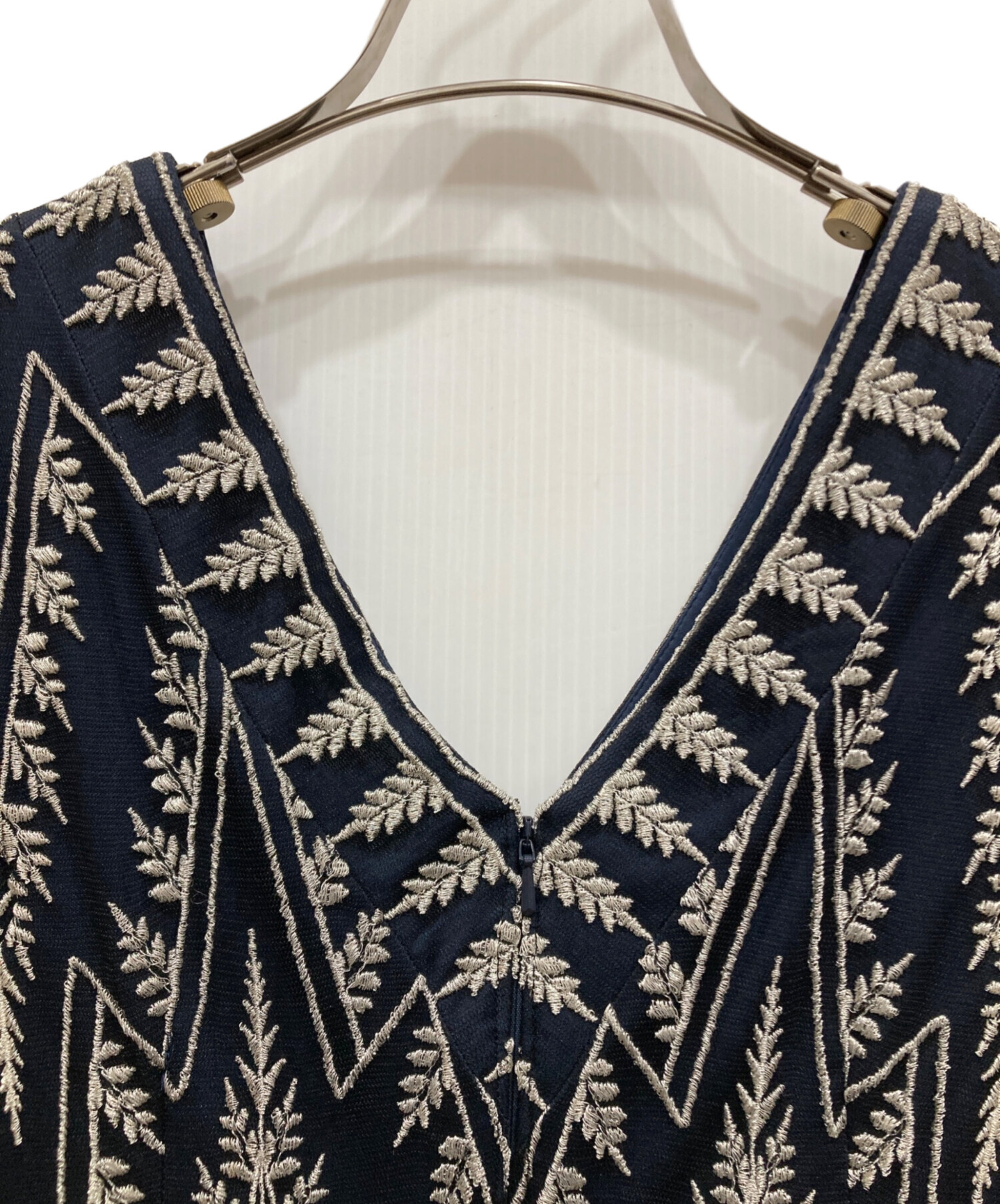 お値下げ‼️TADASHI SHOJI タダシショージ　ノースリーブワンピース 中古・古着通販】TADASHI SHOJI (タダシ ショージ) 刺繍ノースリーブ