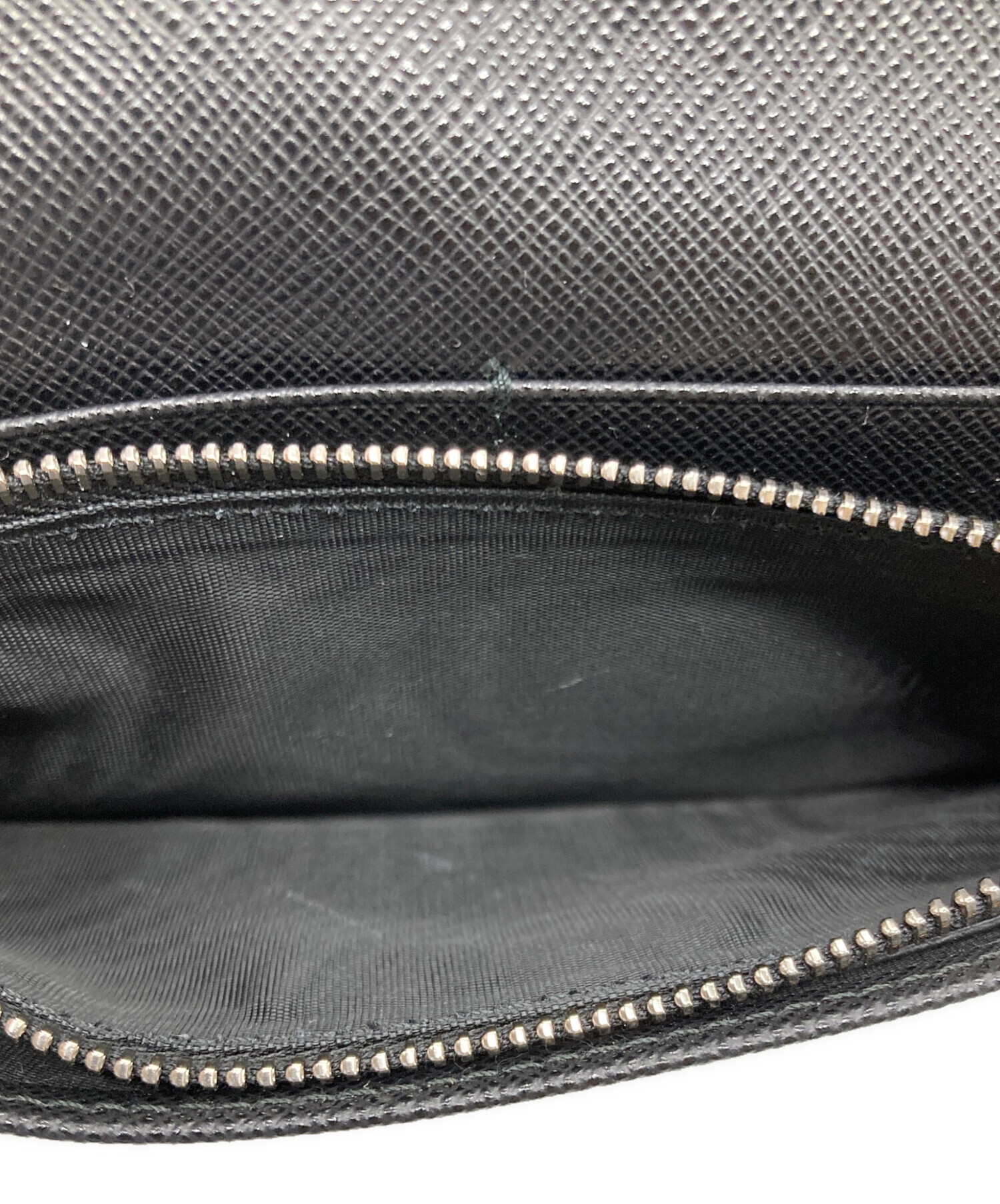 PRADA プラダ/サフィアーノ二つ折り財布/ブラック/1ML047/RFI*/Aランク/75【中古】 中古・古着通販】PRADA (プラダ) サフィアーノレザー2つ折り財布