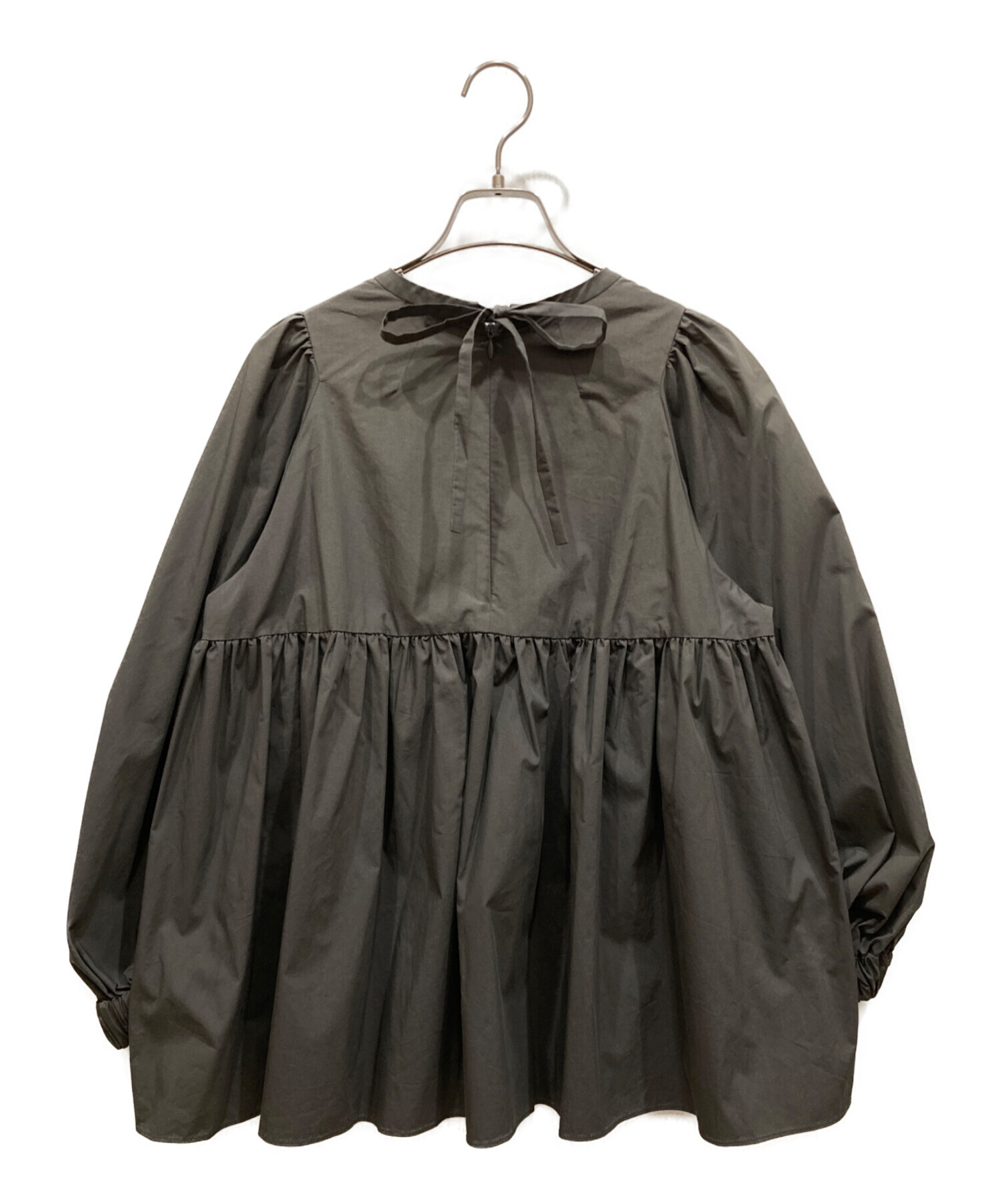 yori サイズ36 バックリボンブラウス 中古・古着通販】yori (ヨリ) コットンバックリボンブラウス グレー
