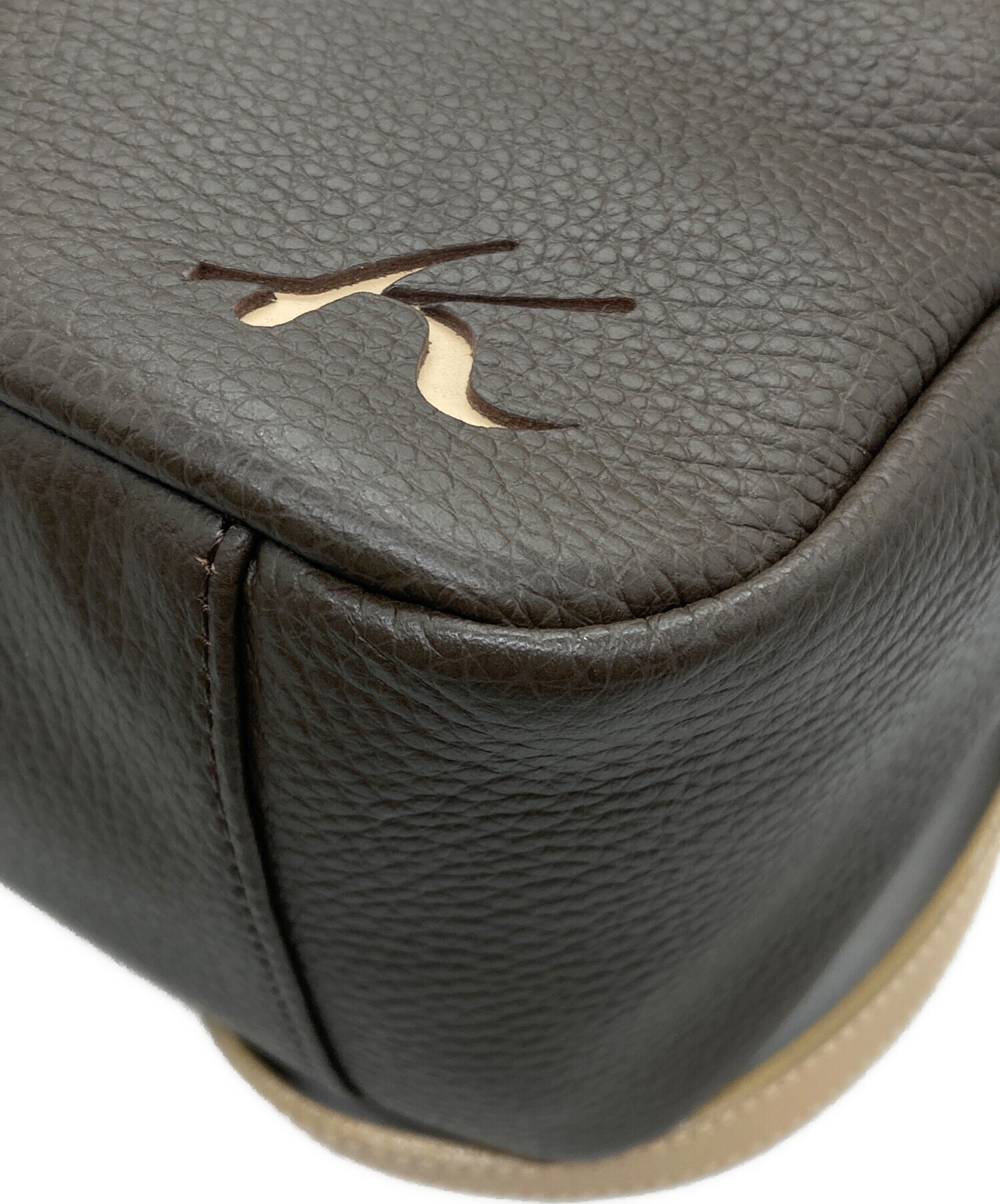 Kitamura キタムラ 本革リュック 茶×ベージュ ロゴ金具 レディース 鞄 中古・古着通販】KITAMURA (キタムラ) レザーリュック ブラウン