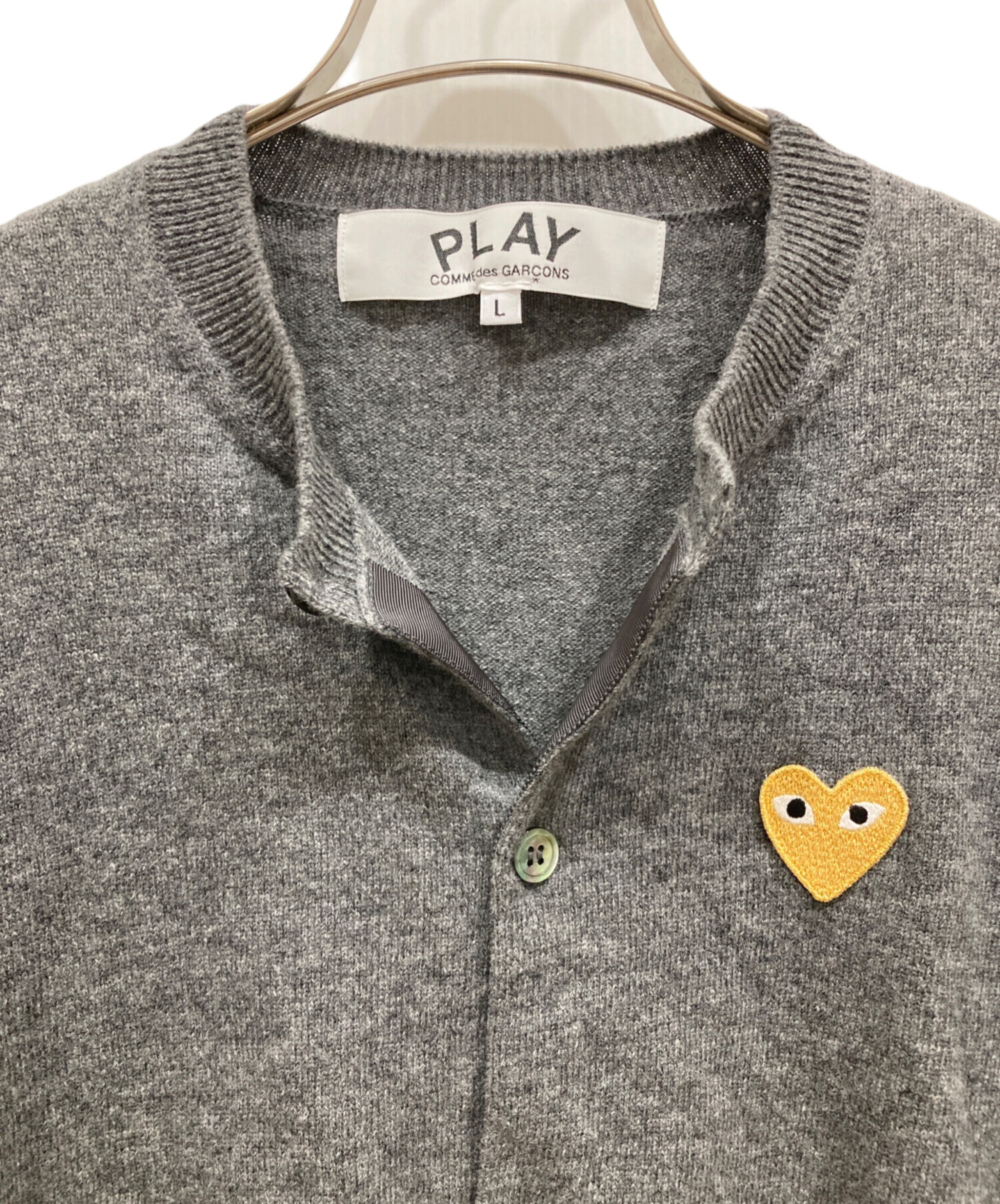 希少 PLAYコムデギャルソン カーディガンL グレー ゴールドハート 中古・古着通販】PLAY COMME des GARCONS (プレイコムデギャルソン