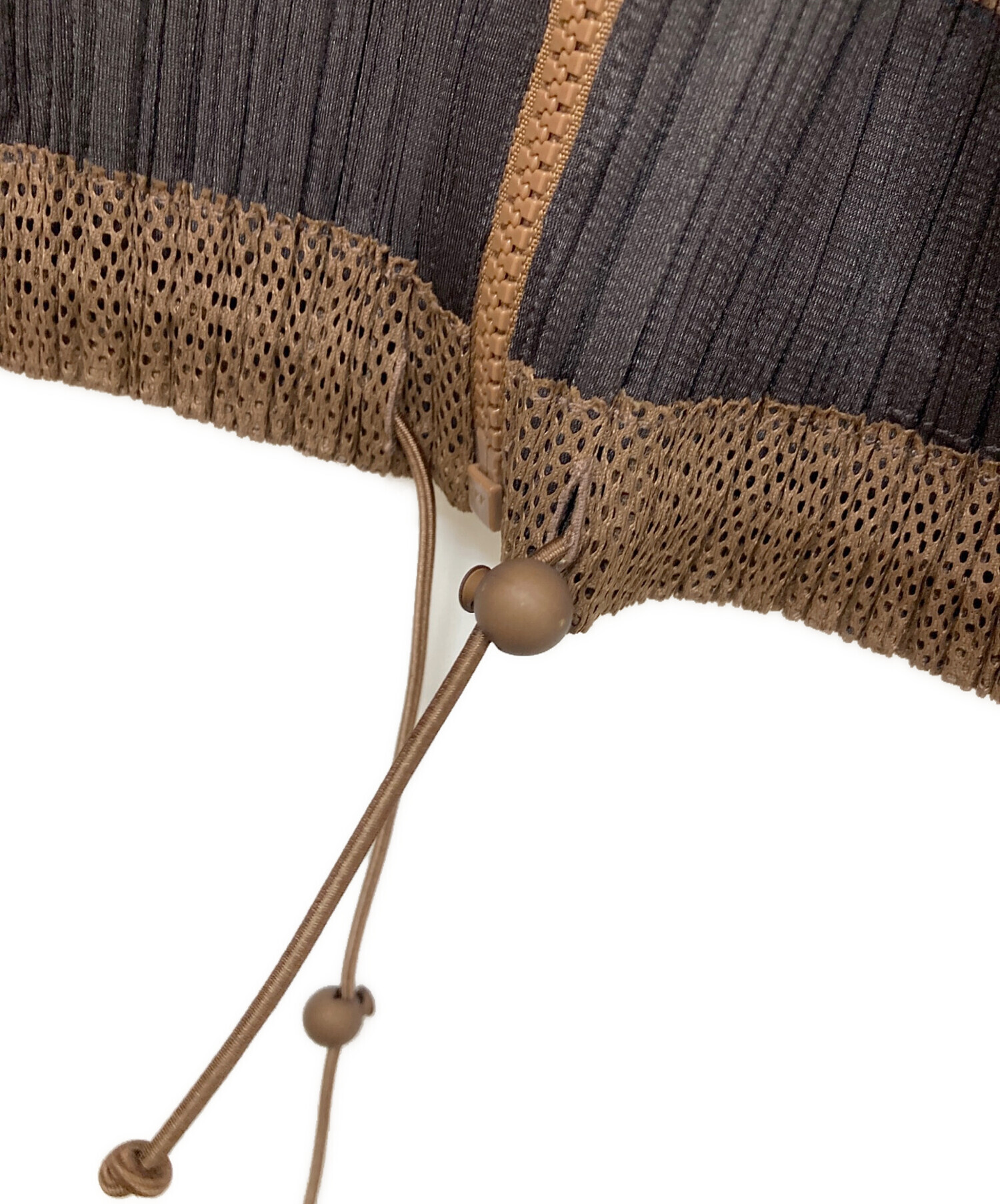 新品同様　PLEATS PLEASE トップス　ブラウン系　Uネック　サイズ3 中古・古着通販】PLEATS PLEASE (プリーツプリーズ) プリーツ