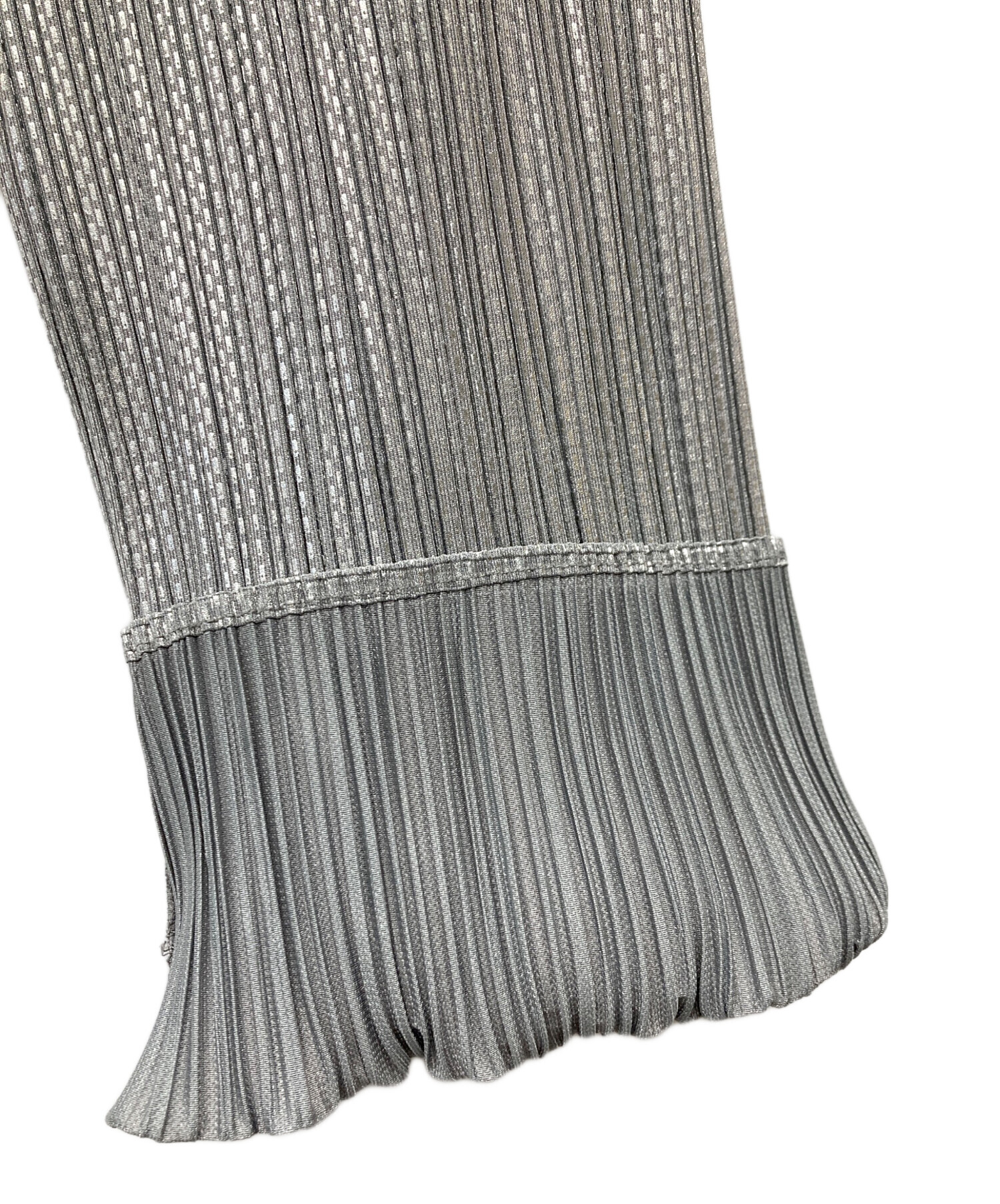 pleats pleatsプリーツプリーズ 脚長効果 フリンジパンツ グレー pleats pleatsプリーツプリーズ 脚長効果 フリンジパンツ グレー ISSEY