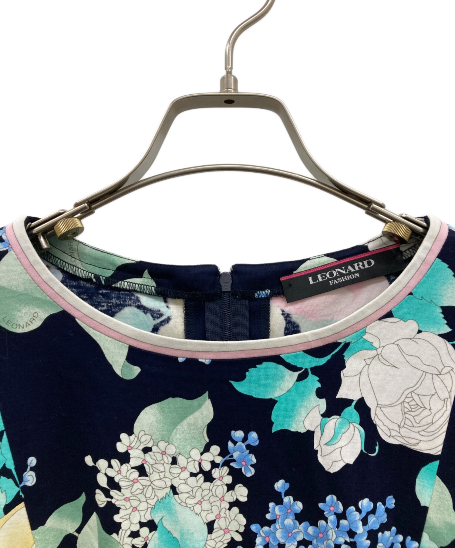 レオナール　コットンワンピース　ネイビー　サイズM 花柄　フラワー　紺色811 レオナール コットンワンピース ネイビー サイズM 花柄 フラワー