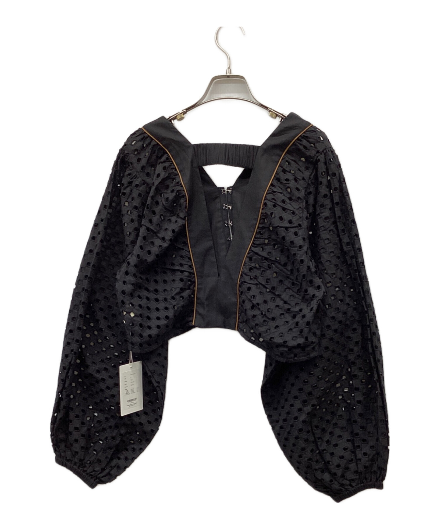 中古・古着通販】anuke (アンヌーク) Volume Cutwork Blouse ブラック 