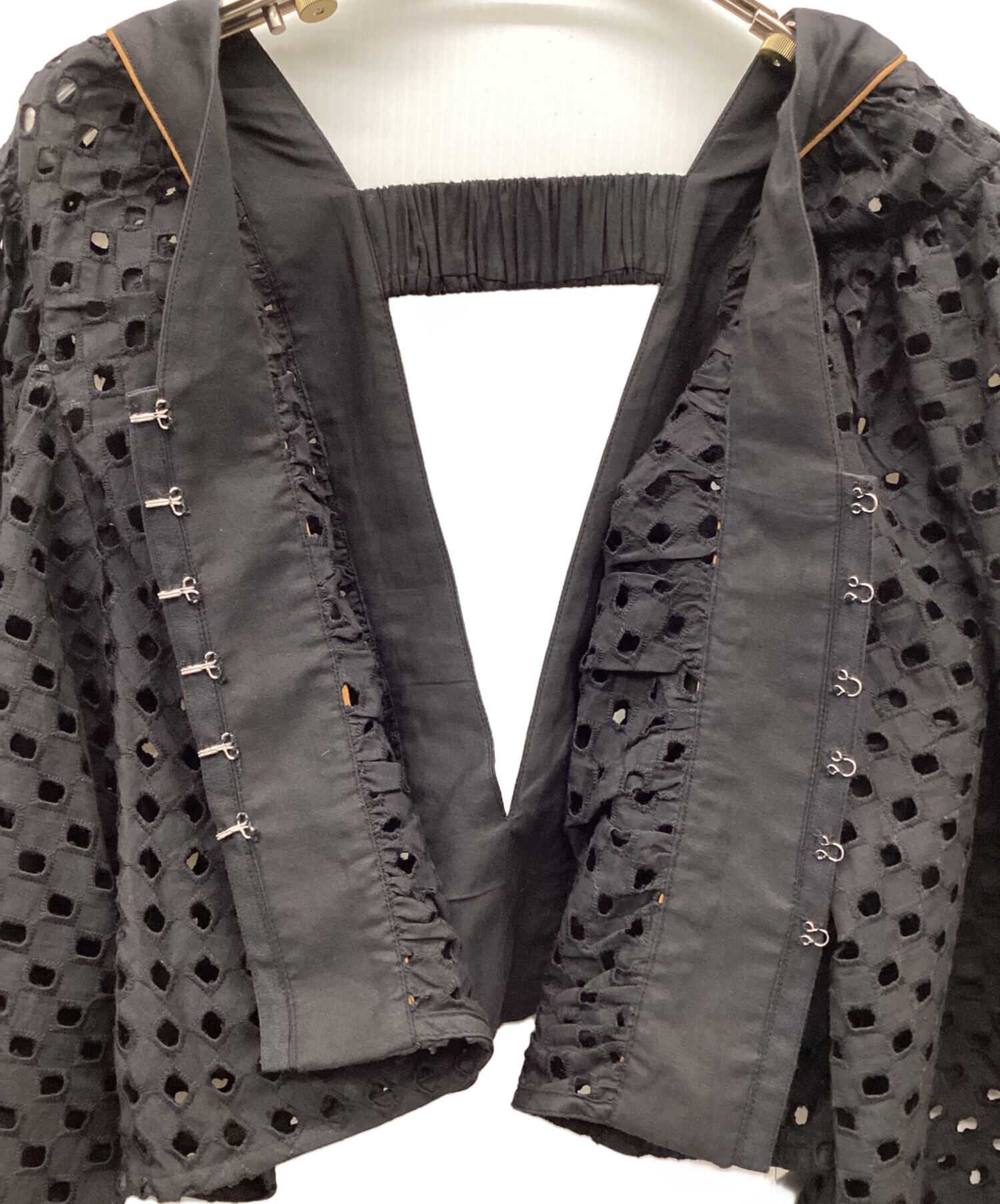 中古・古着通販】anuke (アンヌーク) Volume Cutwork Blouse ブラック 