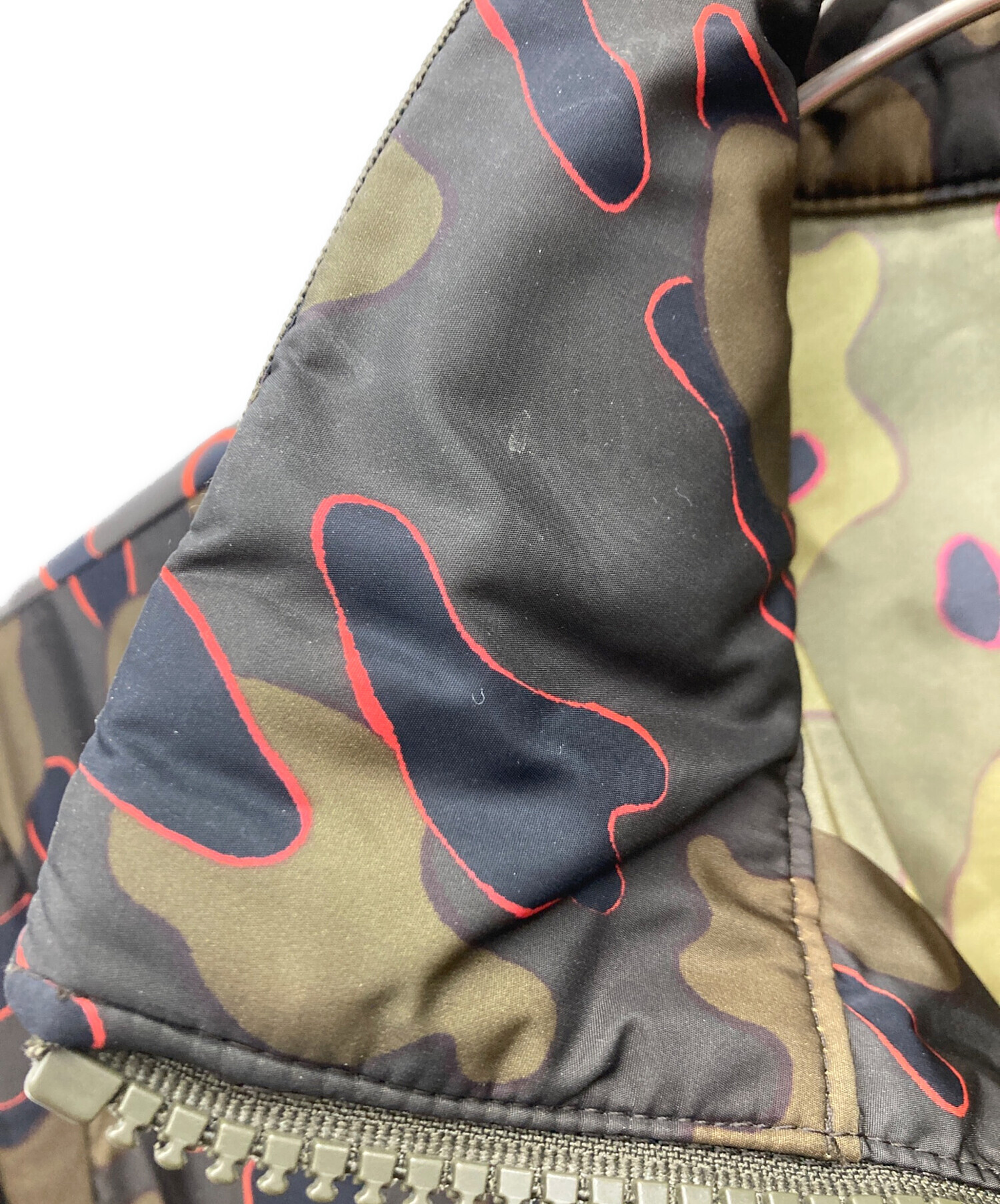 モンクレール ナイロンジャケット 星柄 フード収納可CAPBRETON 総柄 S モンクレール ナイロンジャケット 星柄 フード収納可CAPBRETON 総柄 S